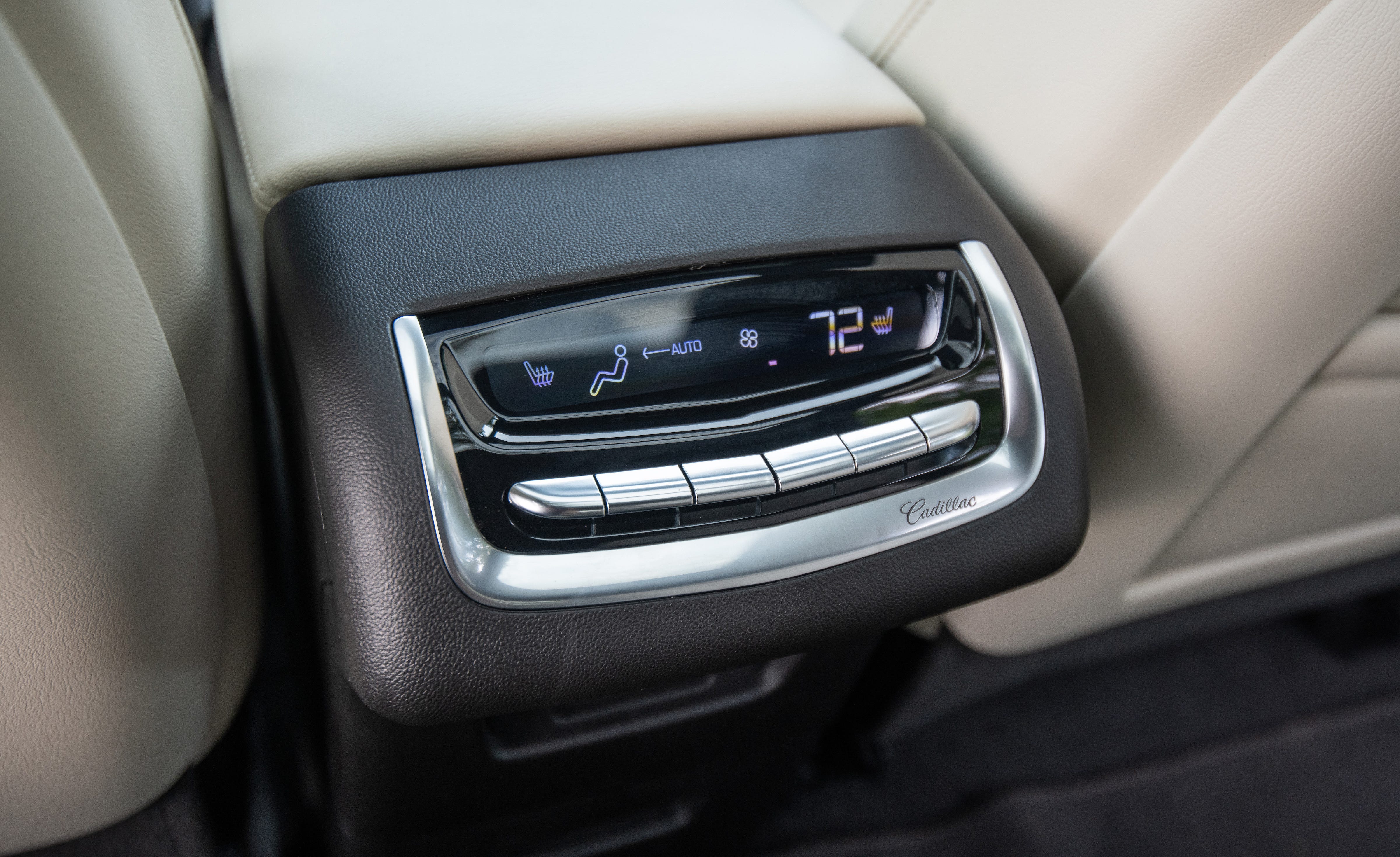 XT6