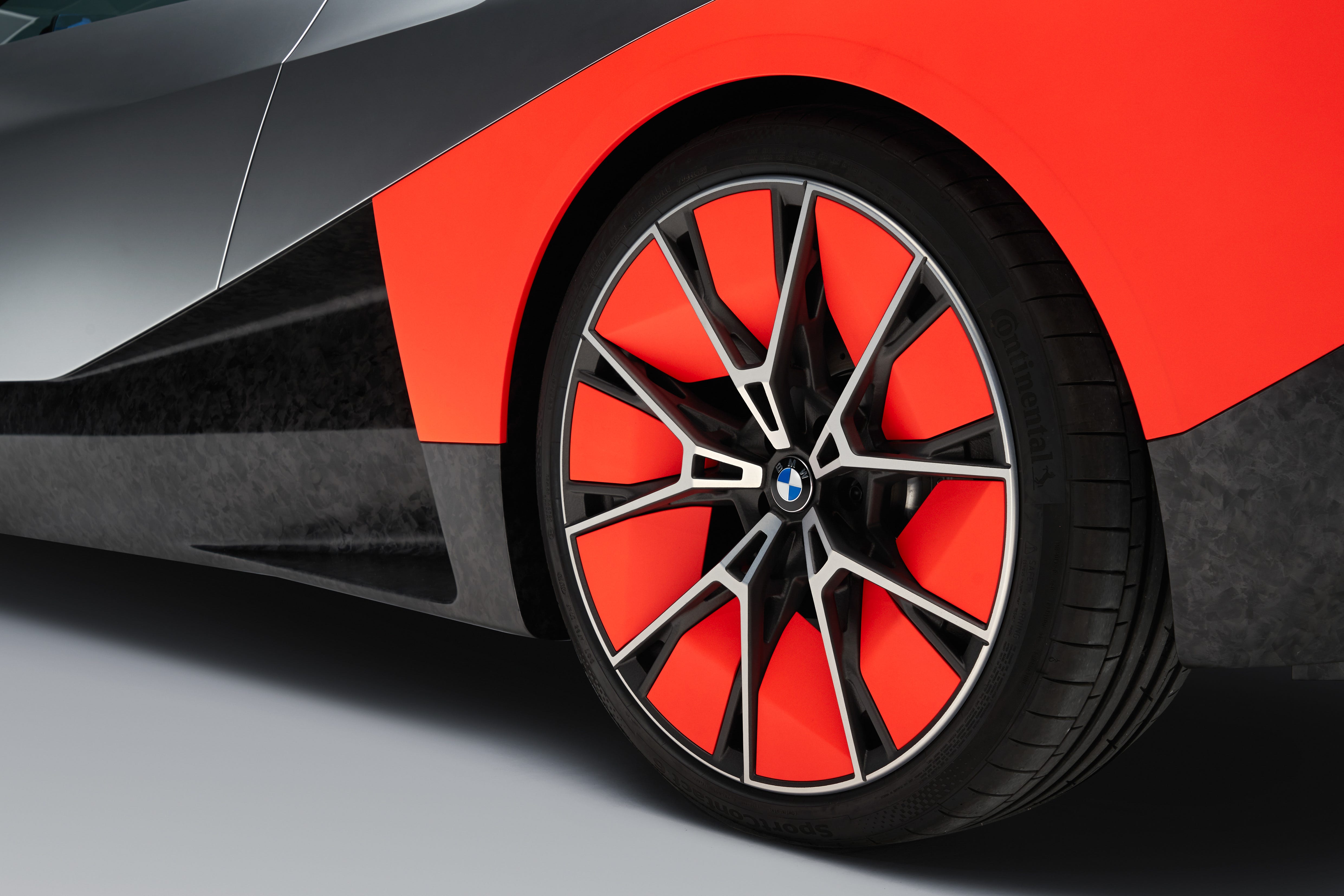 i8 M