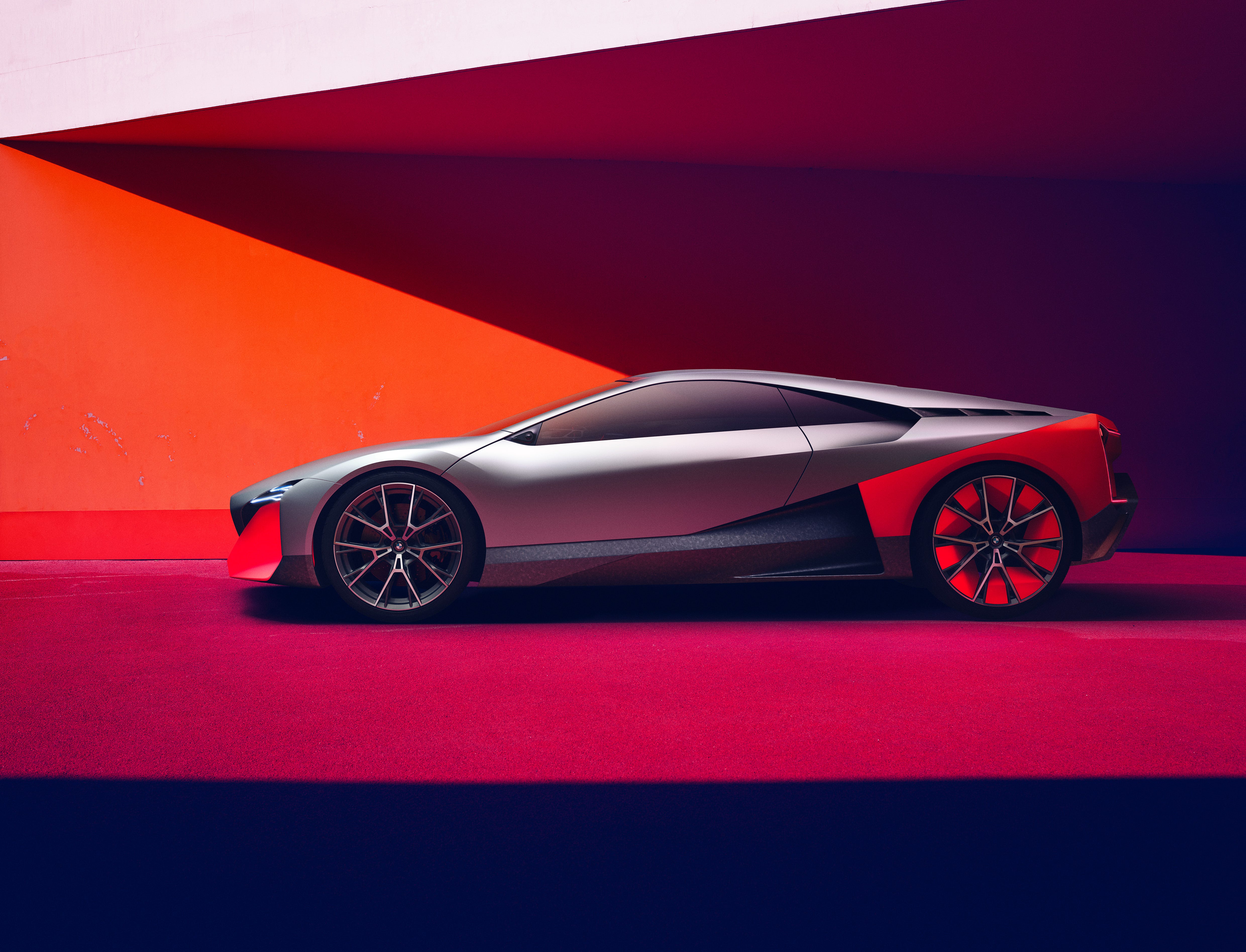 i8 M