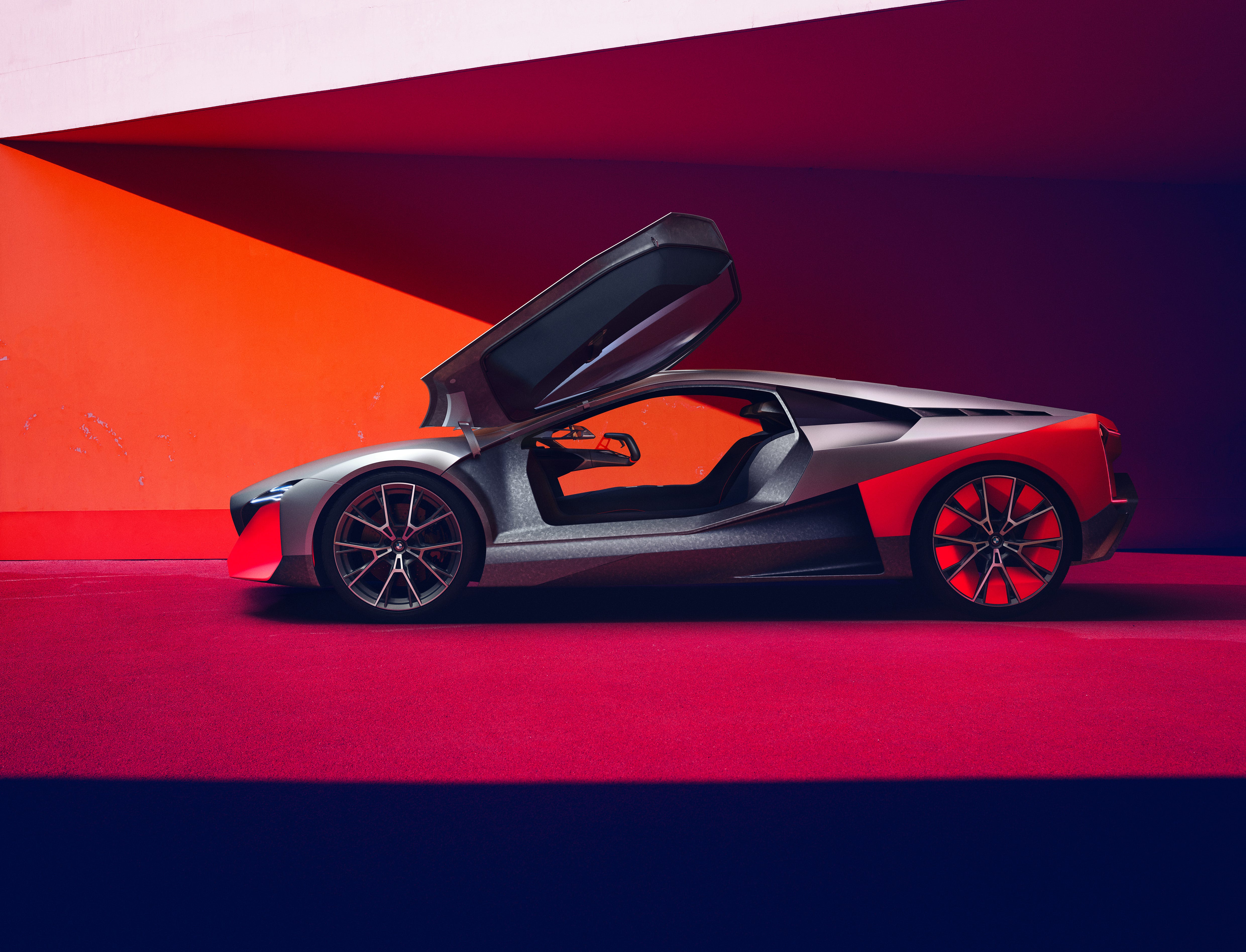 i8 M