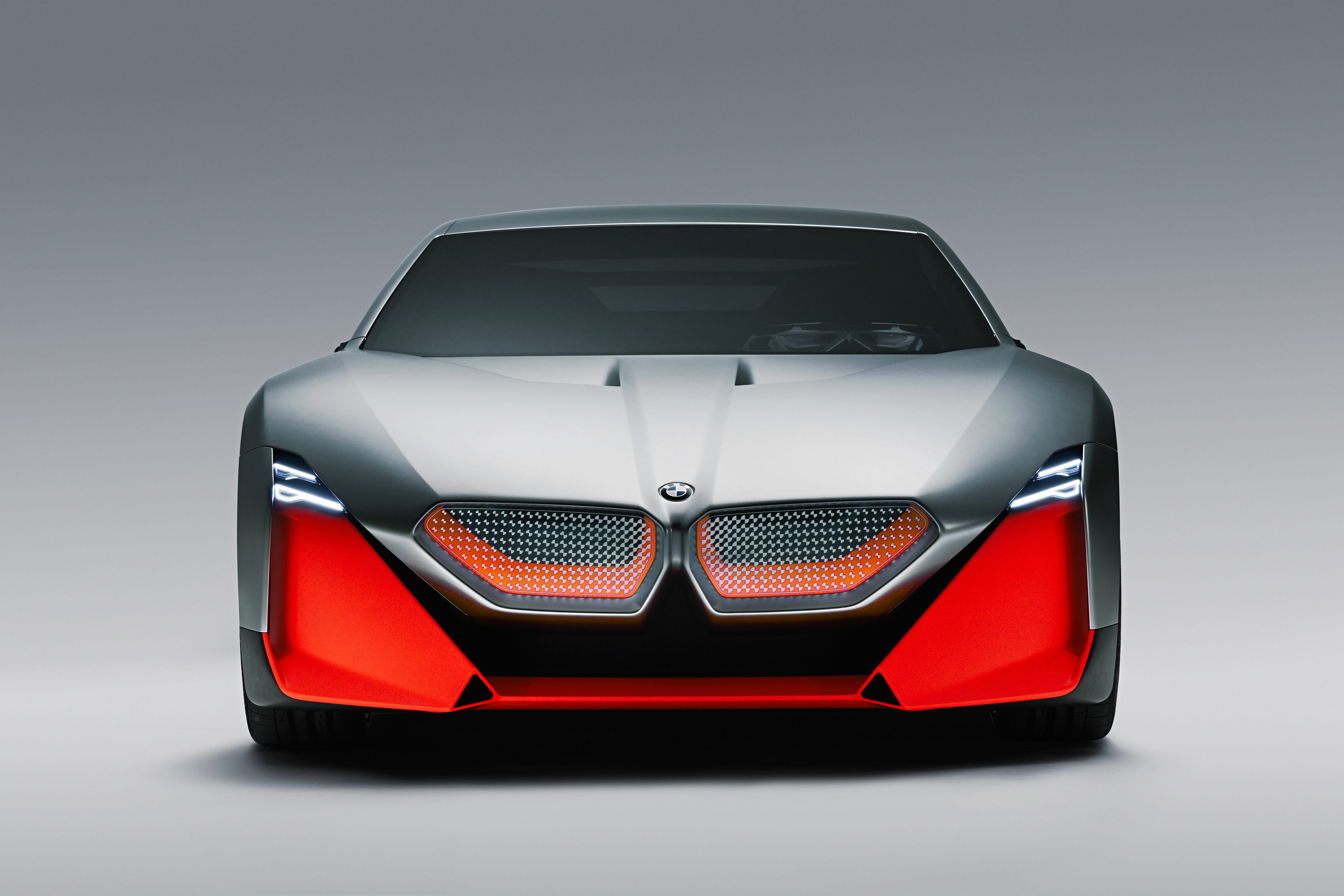 i8 M