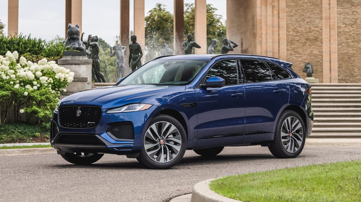 F-Pace photo