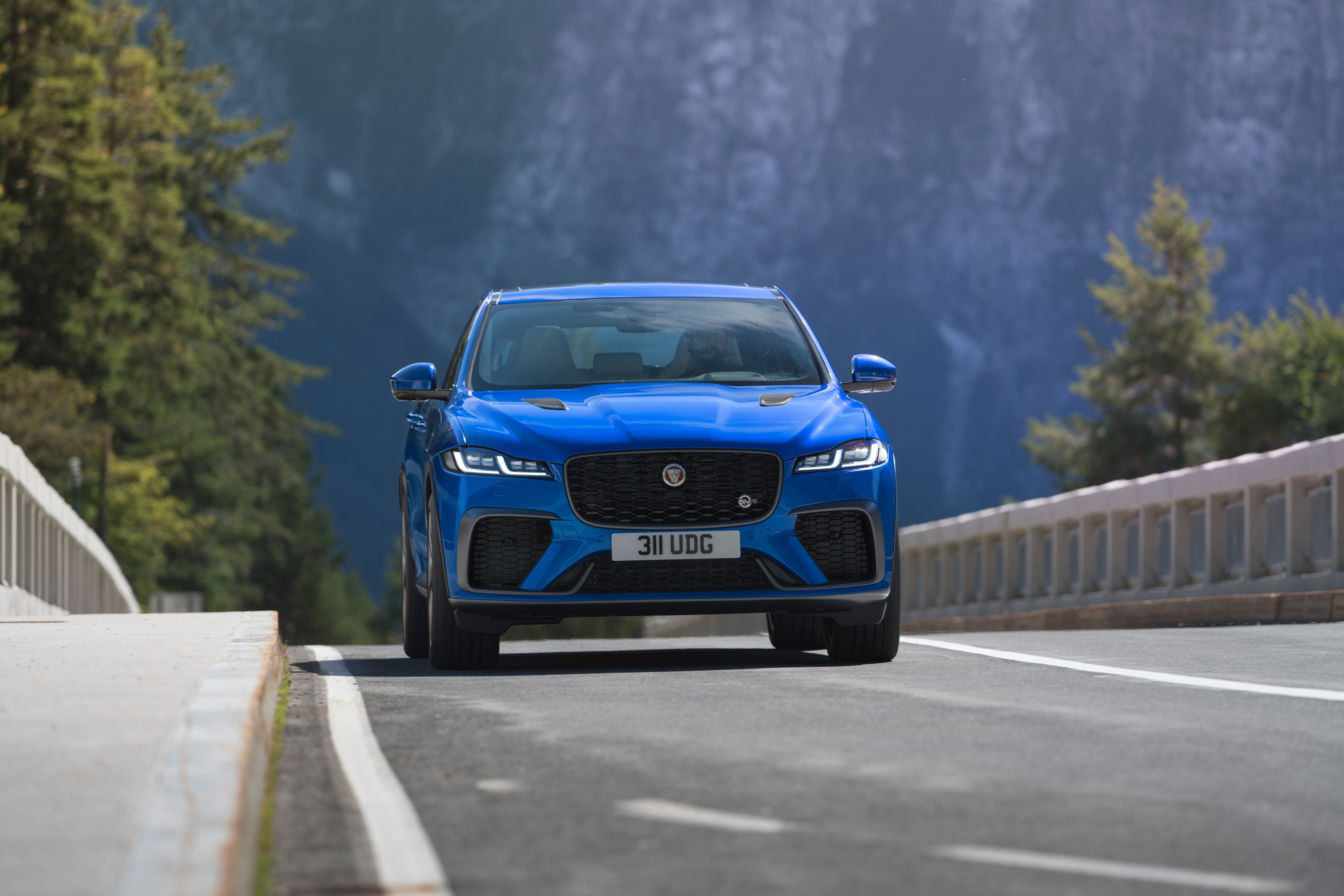 F-Pace SVR
