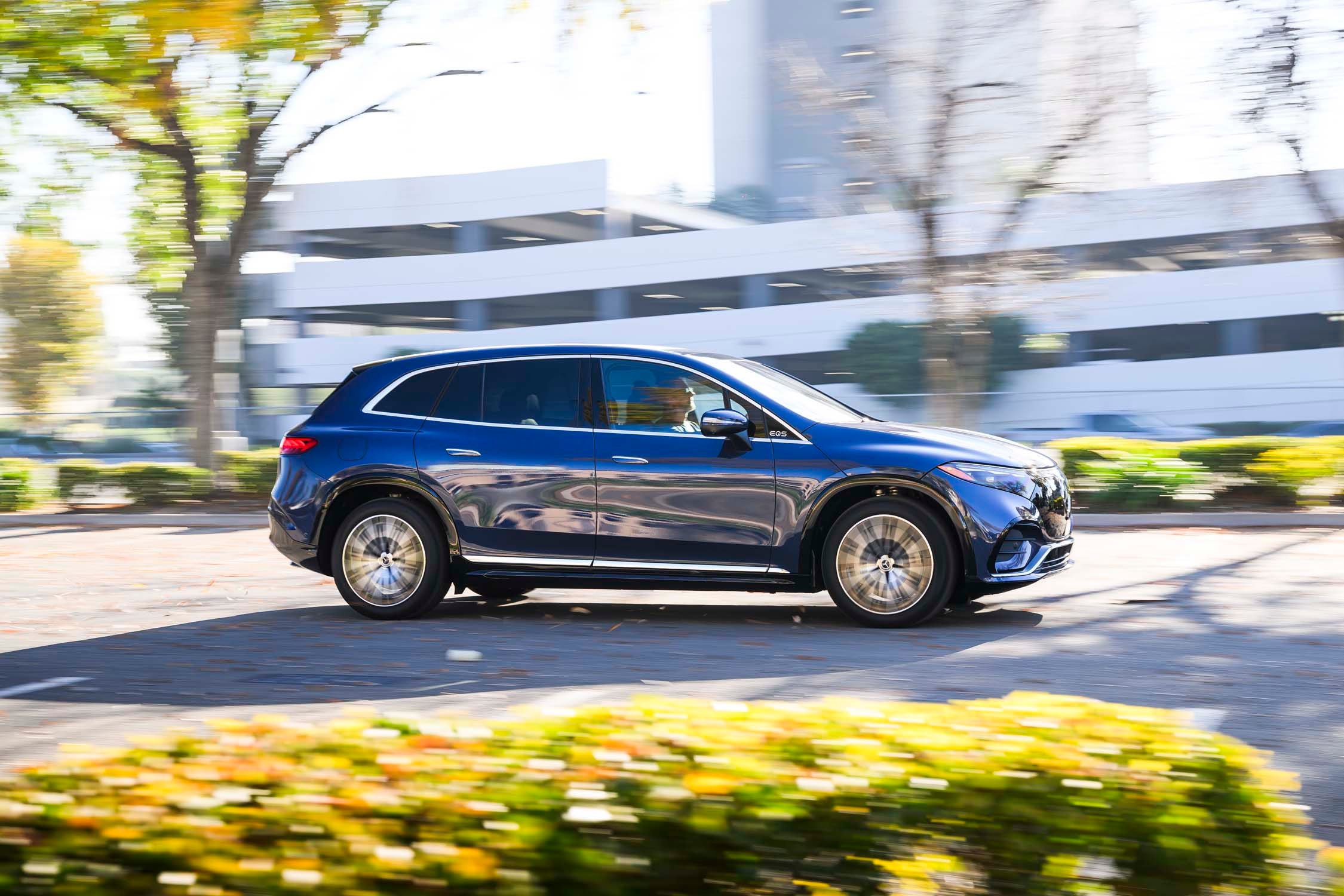 EQS SUV