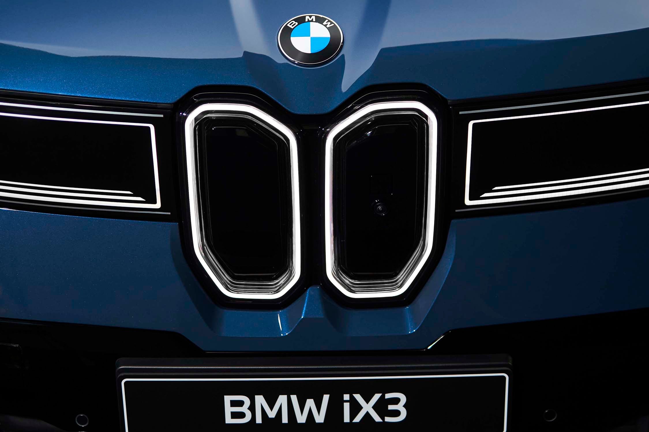 iX3