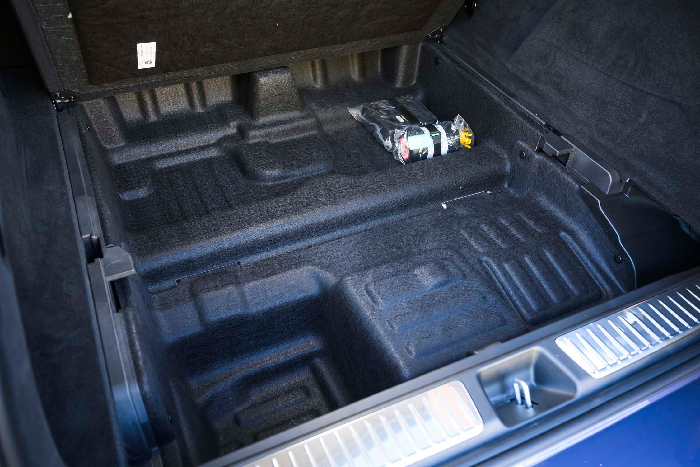 Mercedes-Benz EQS400 SUV Tested: More for Less