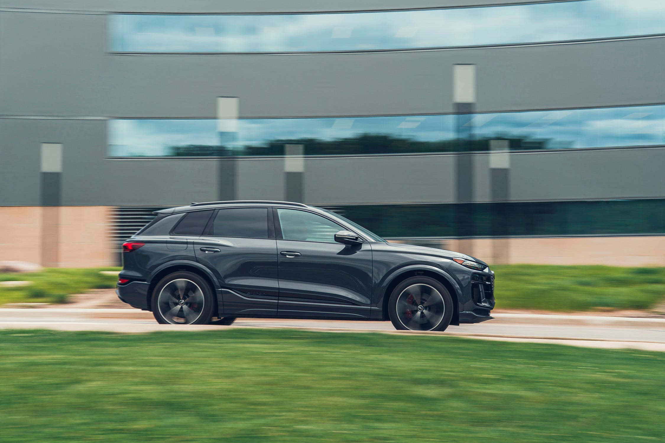 SQ6 e-tron