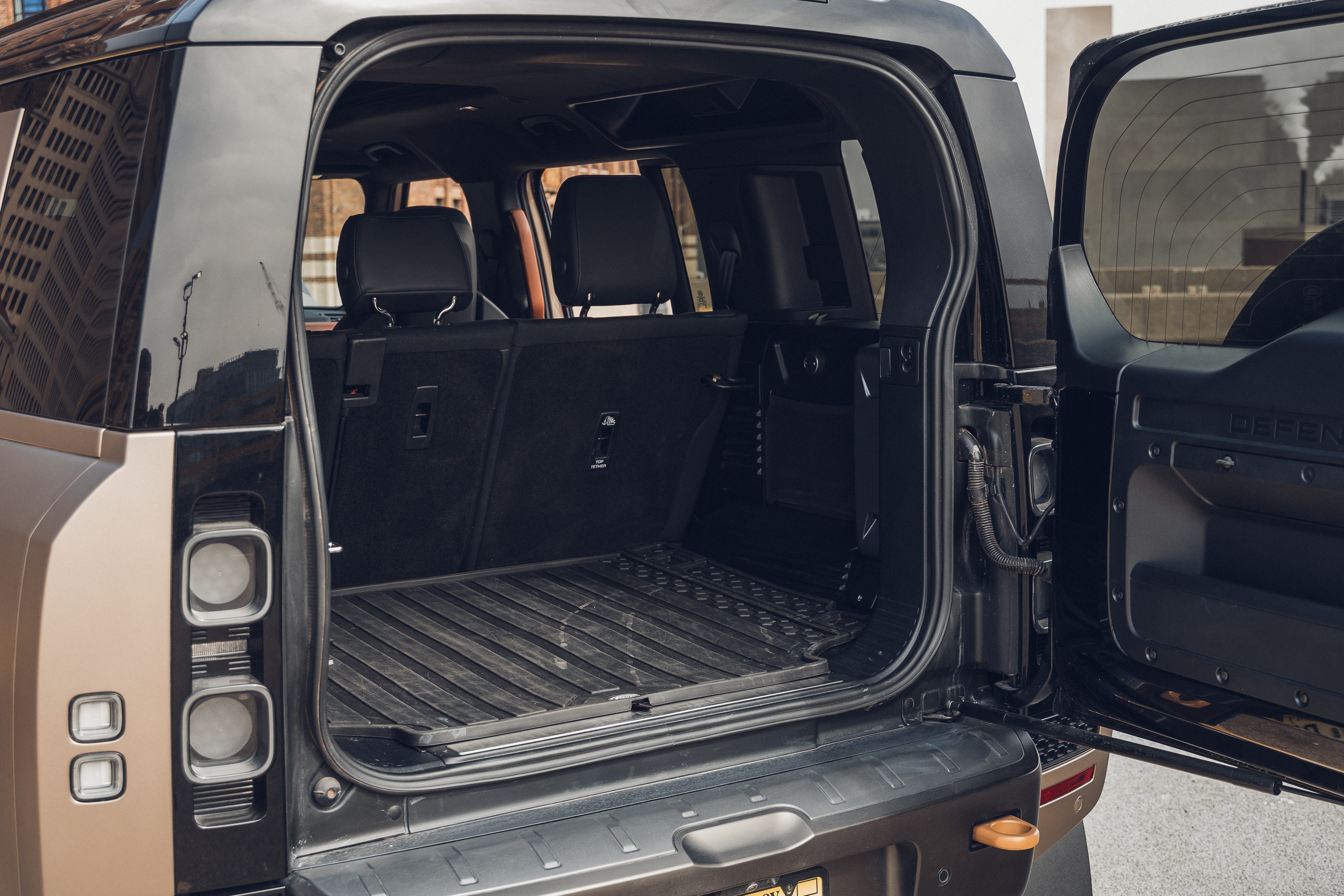 2025 Land Rover Defender Octa: Fierce Defender