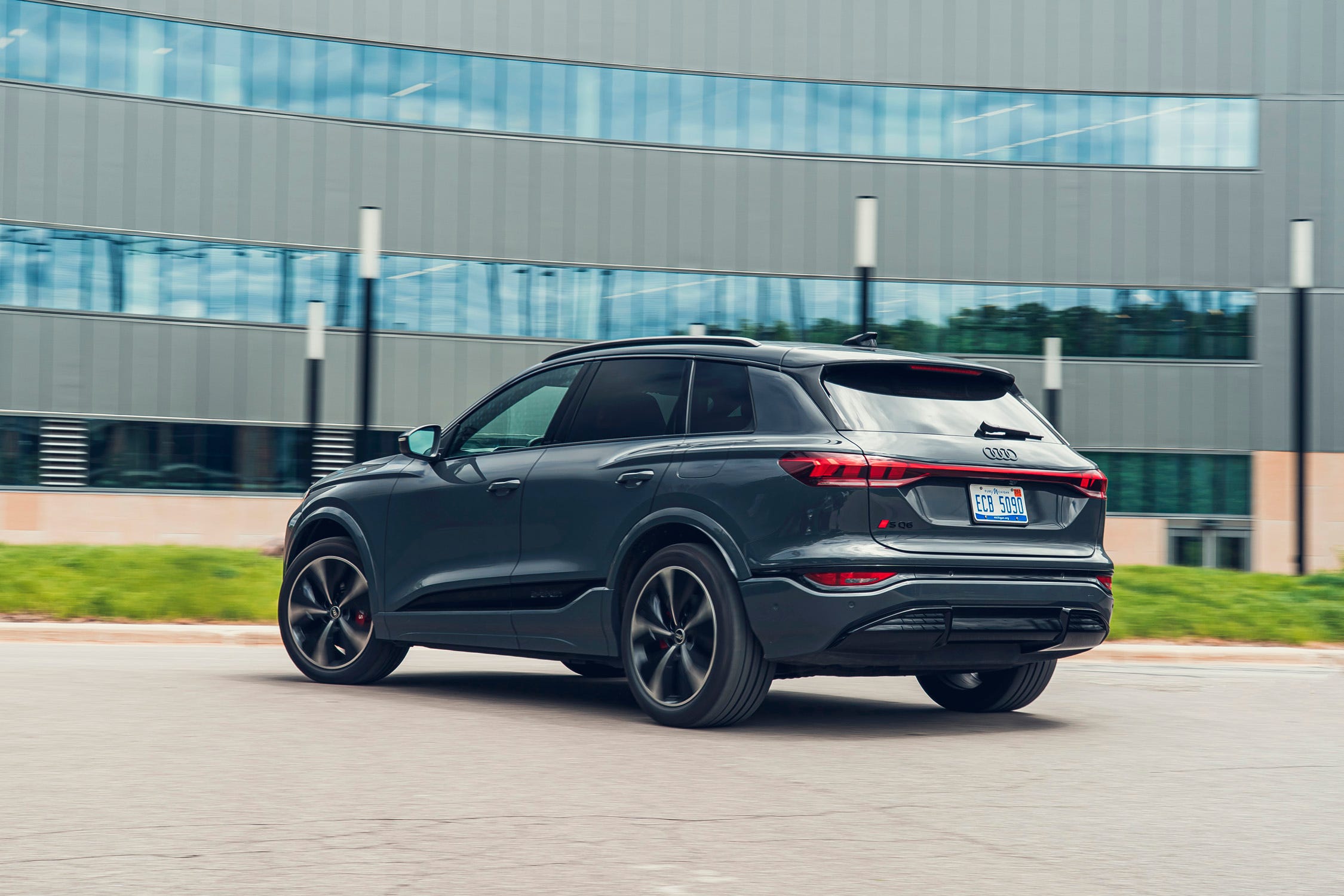 SQ6 e-tron