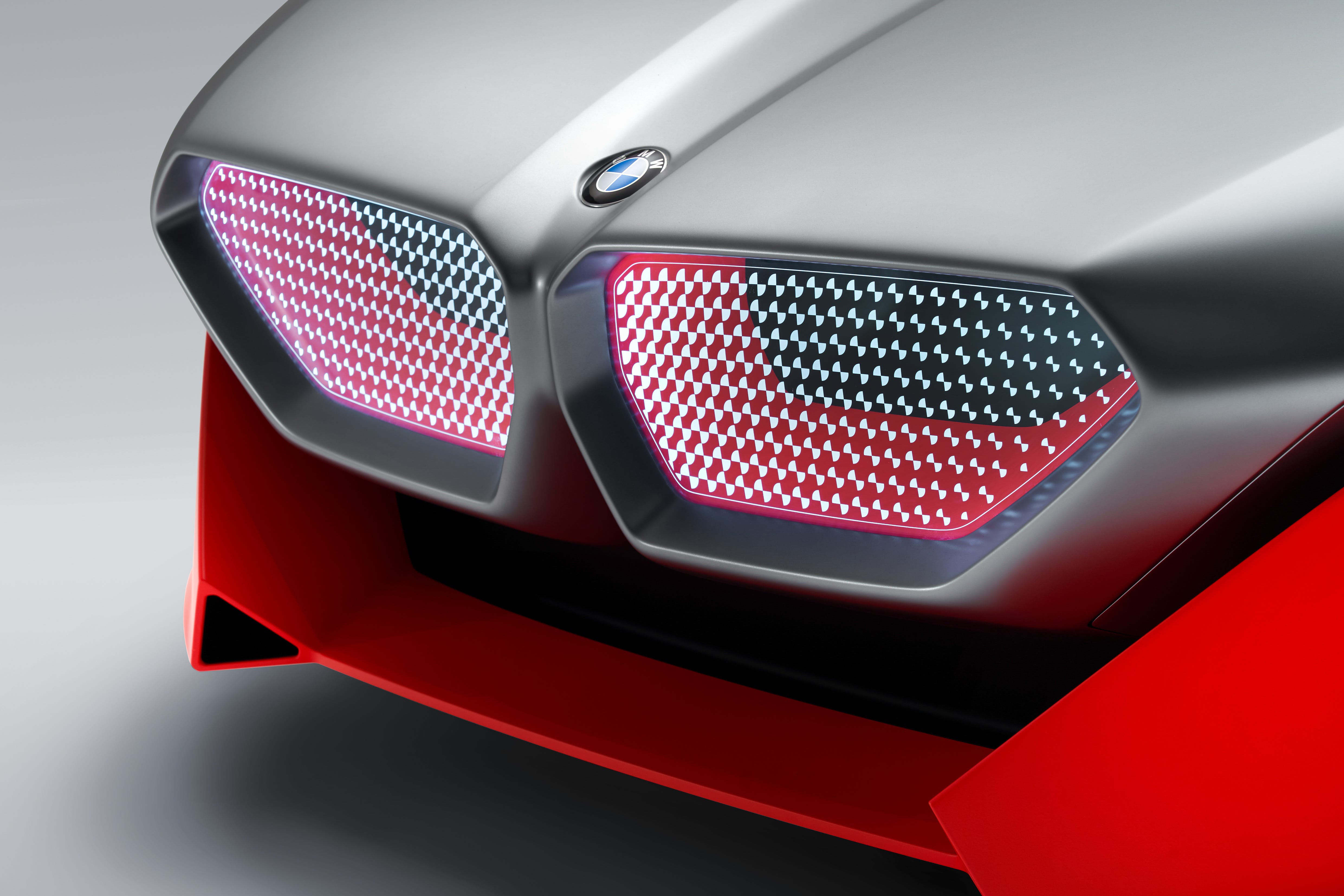 i8 M