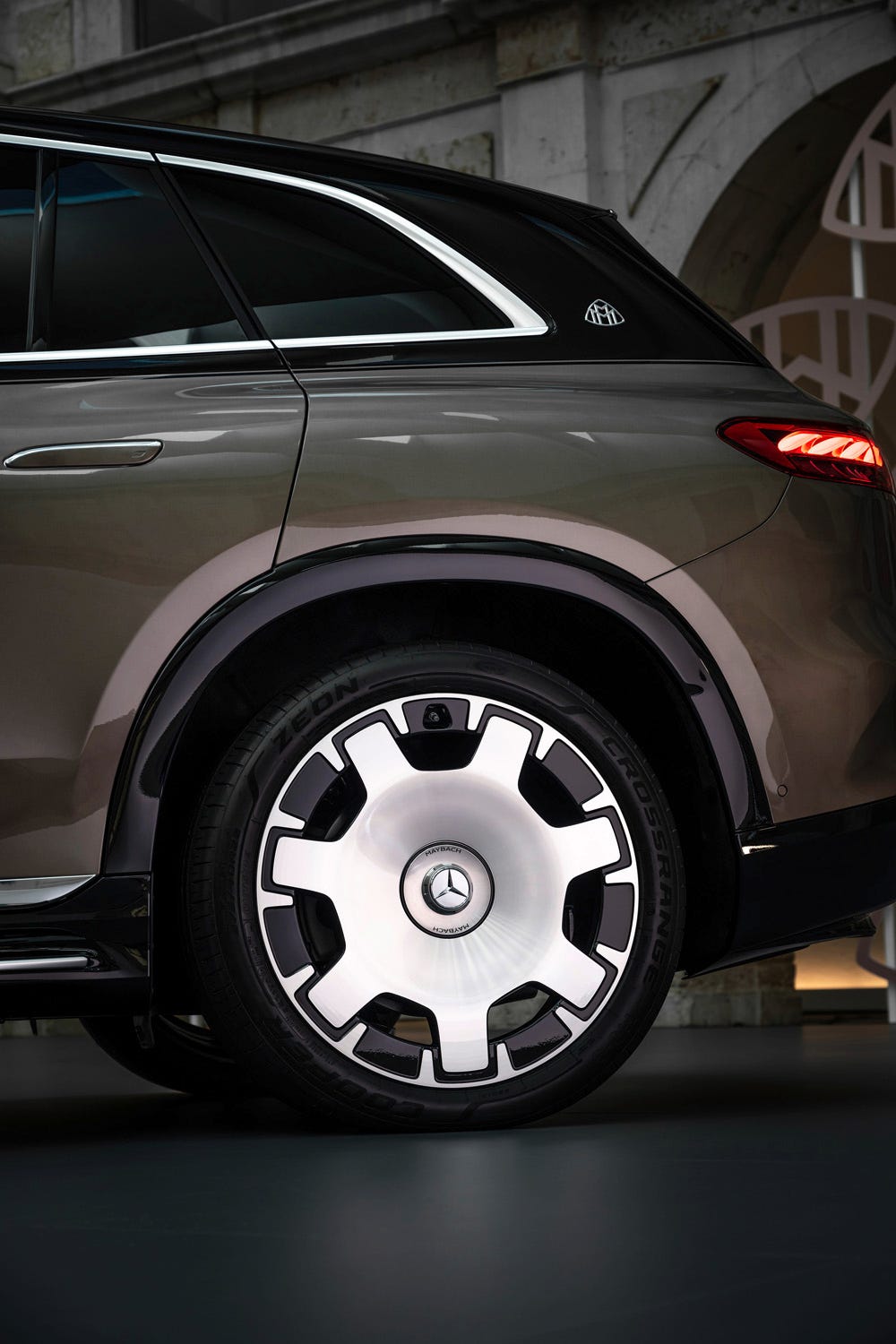 EQS SUV