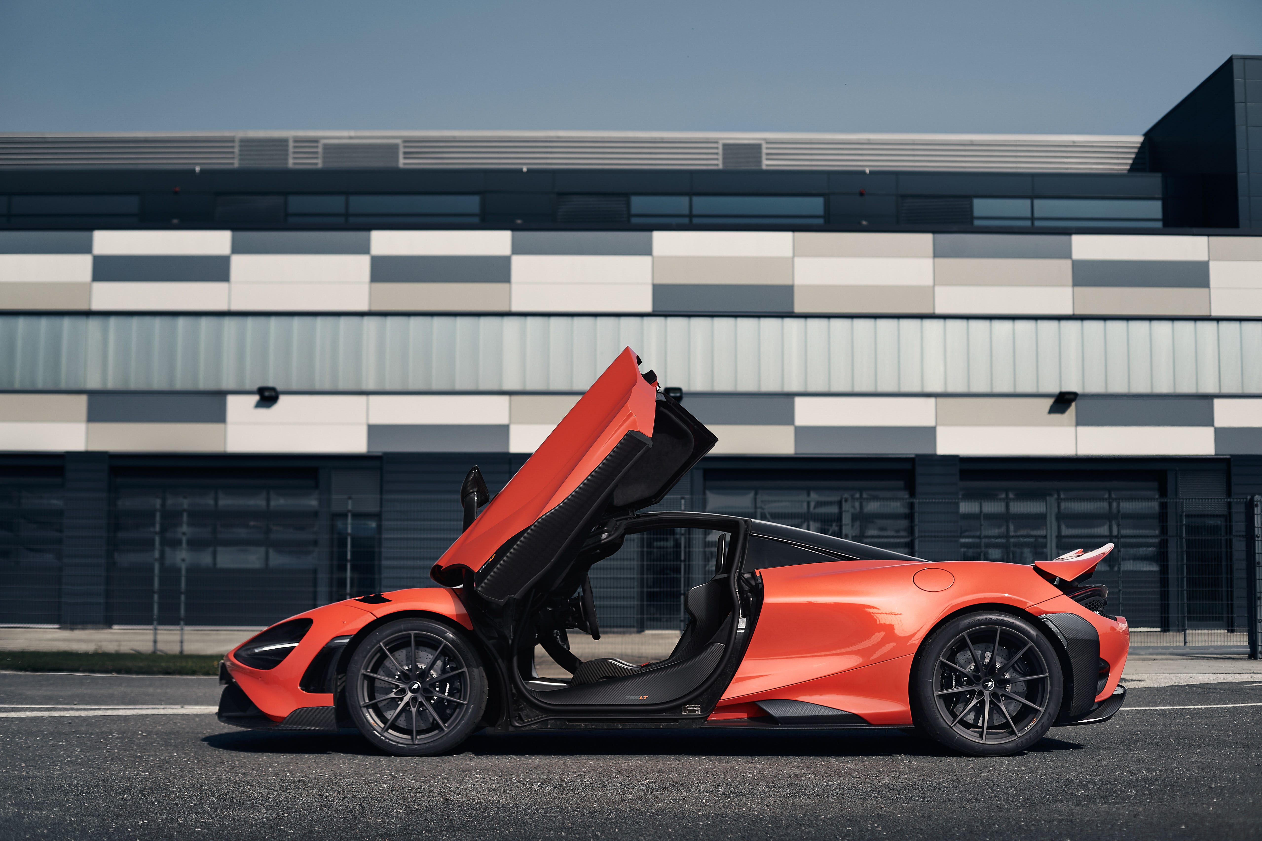 765LT