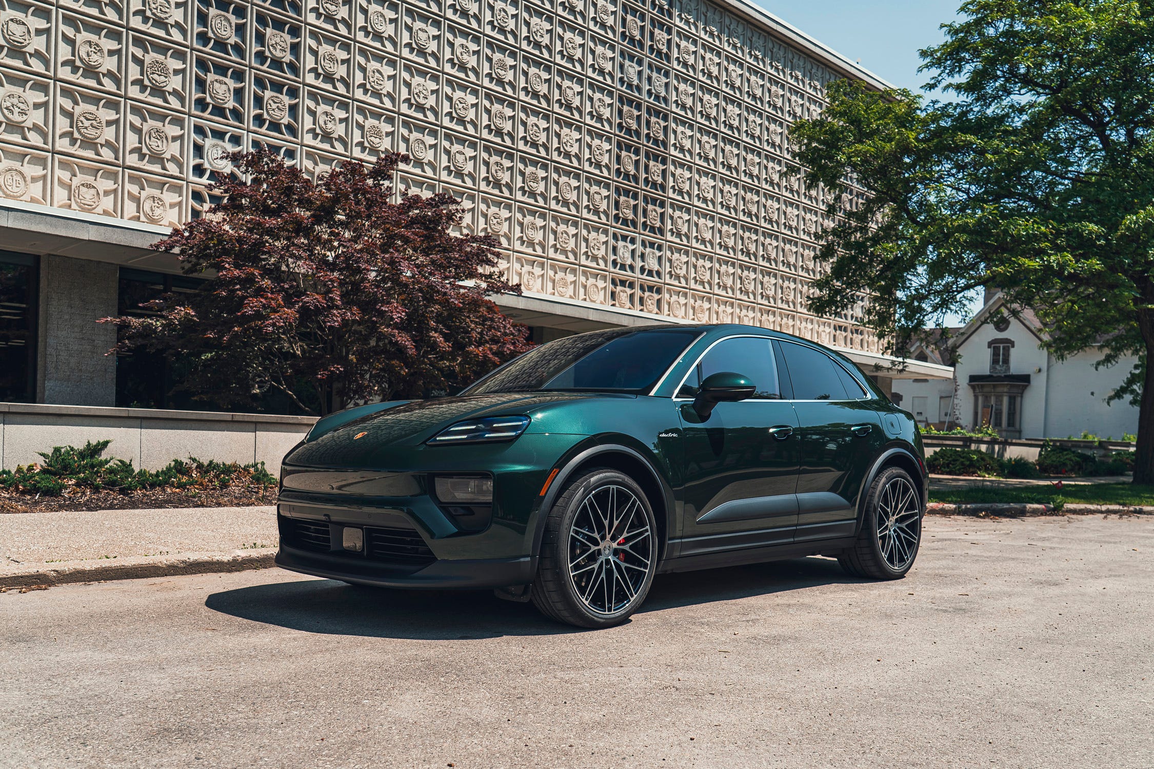 Macan Electric