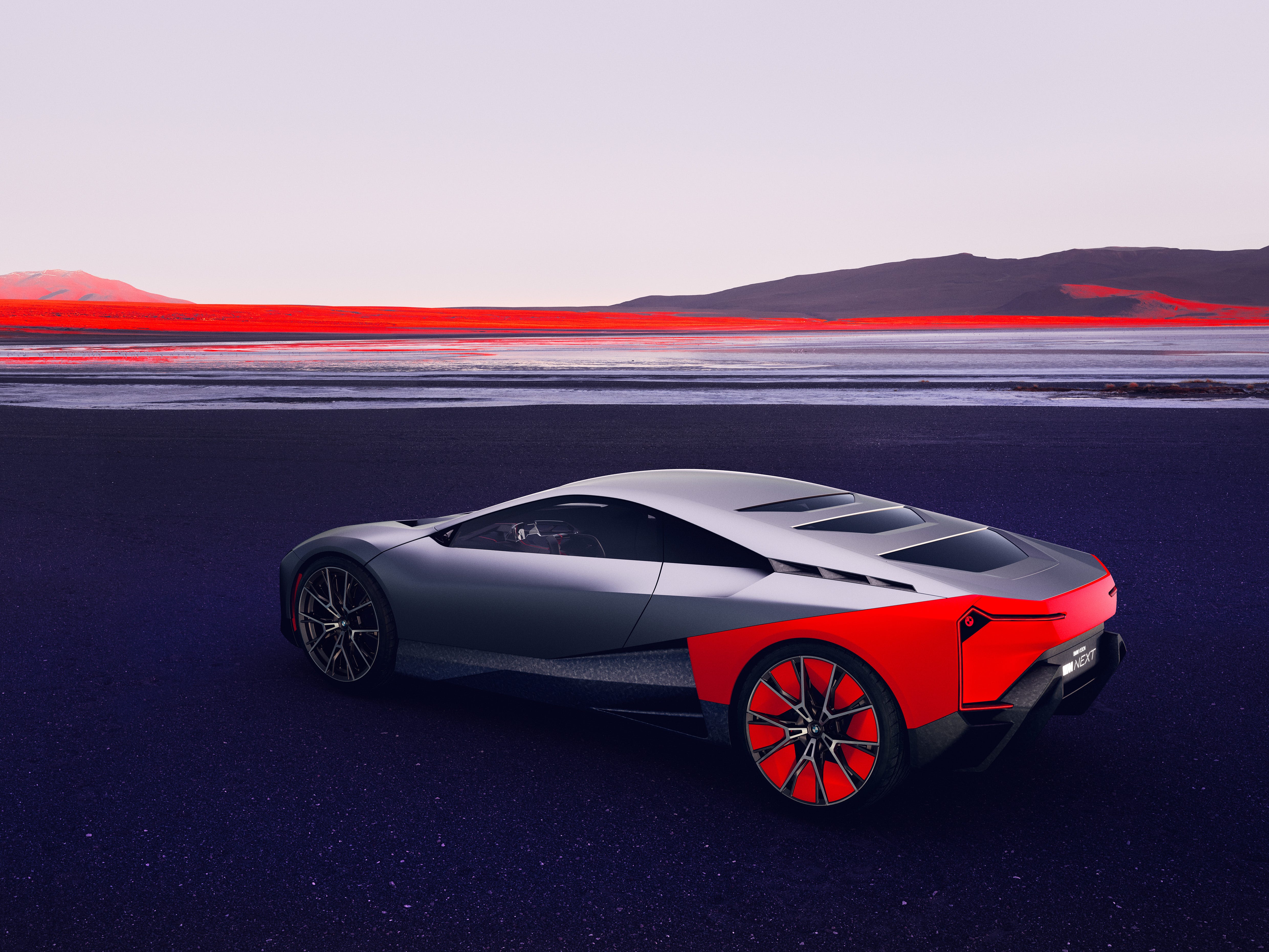 i8 M