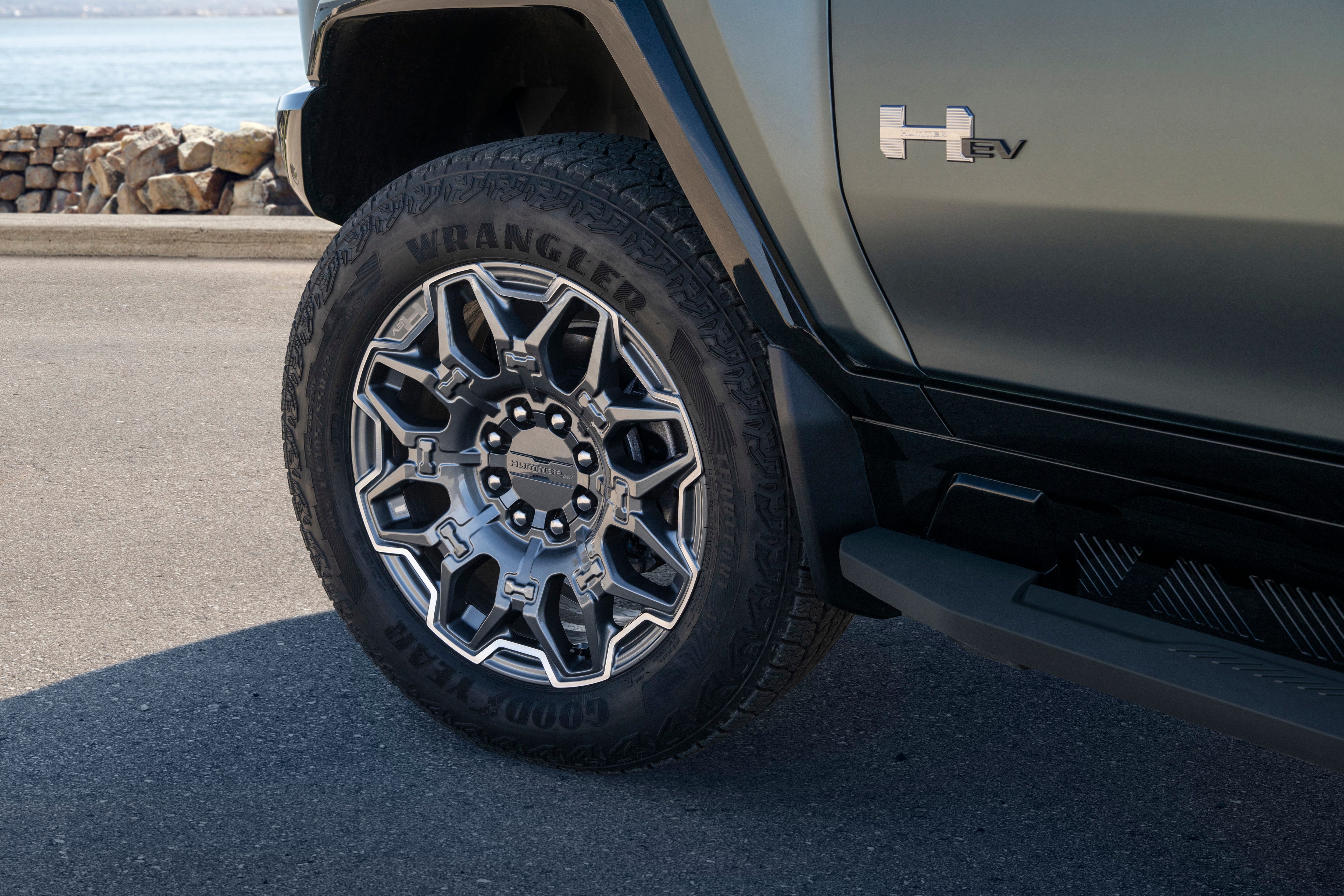 Hummer EV SUV