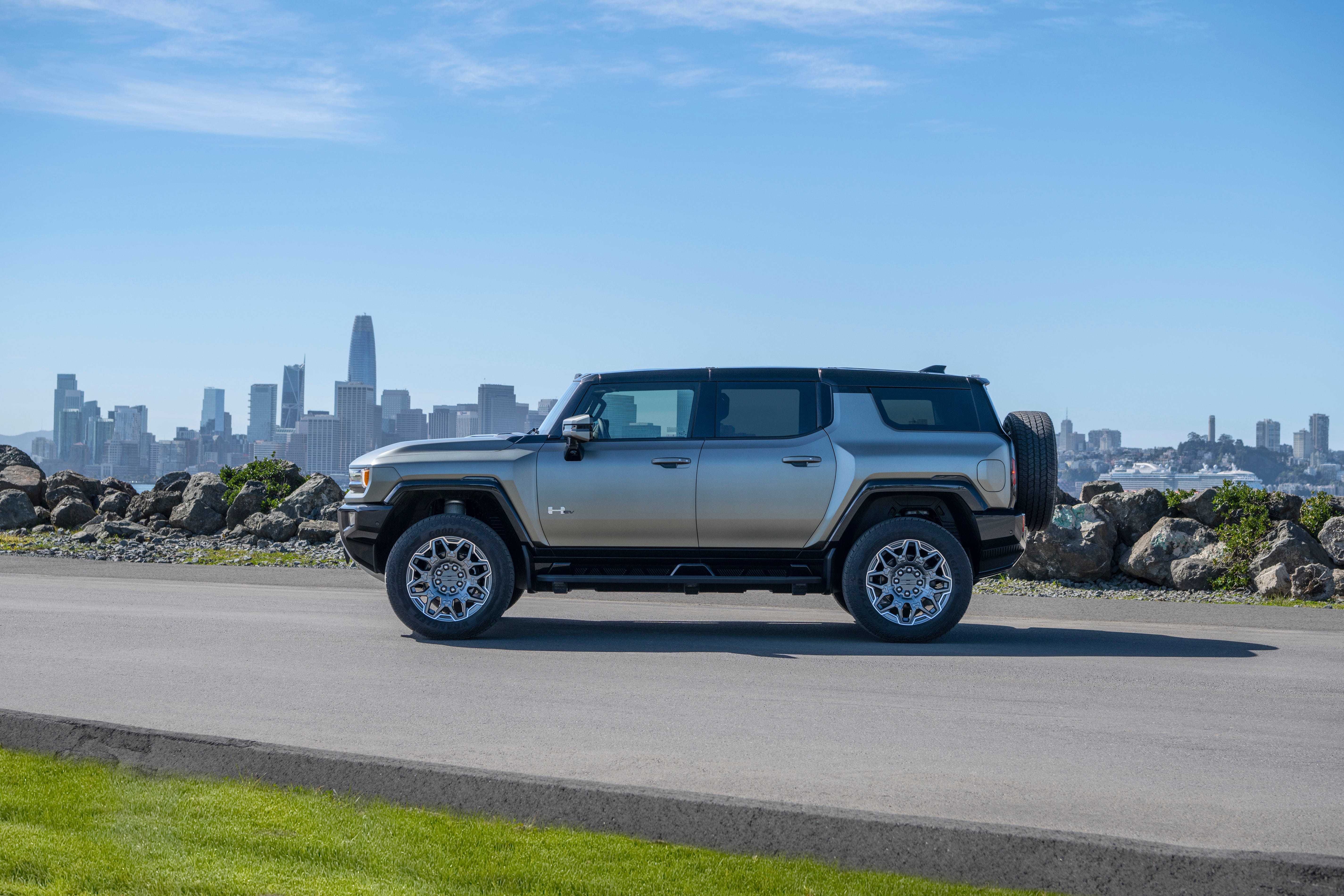 Hummer EV SUV