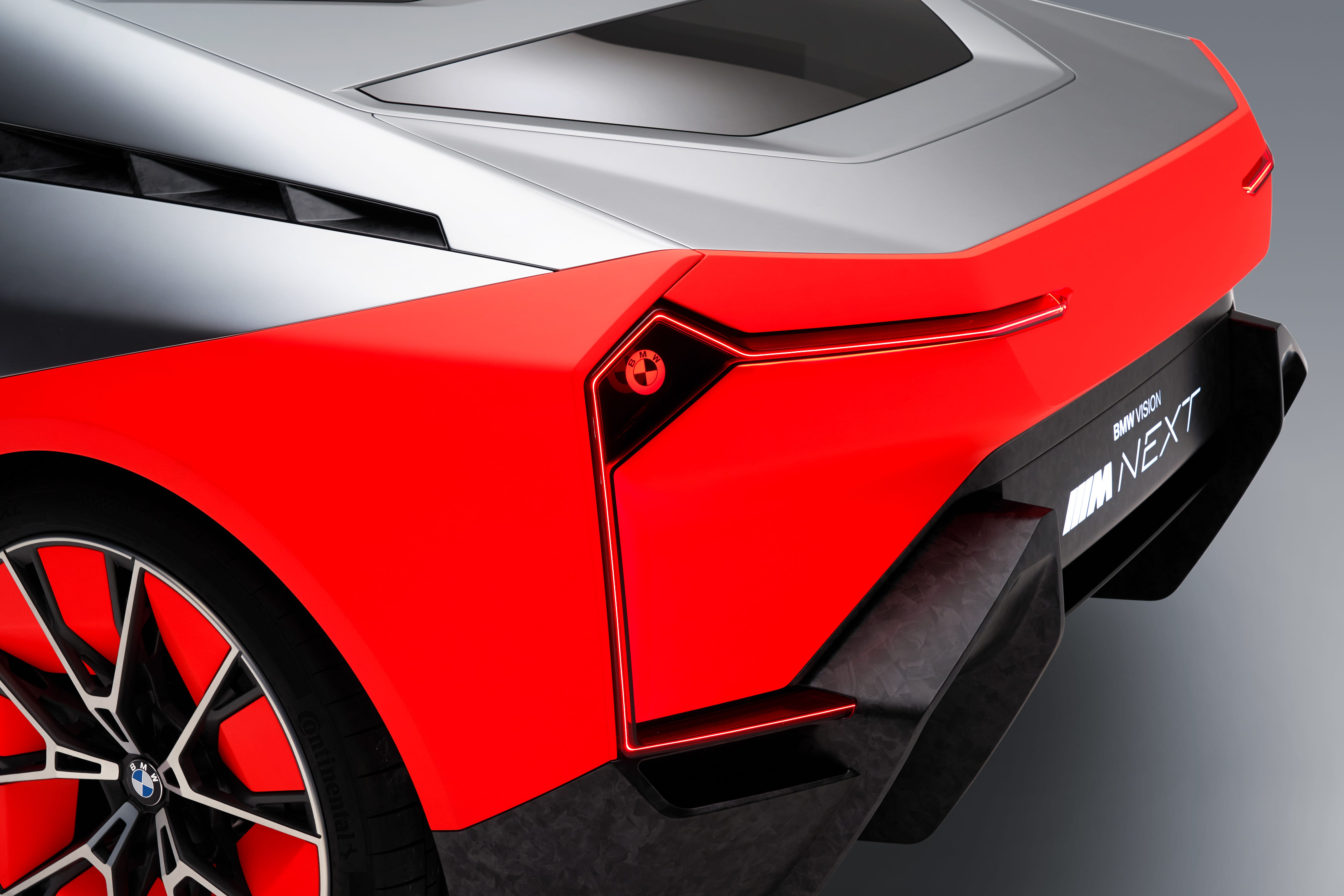 i8 M