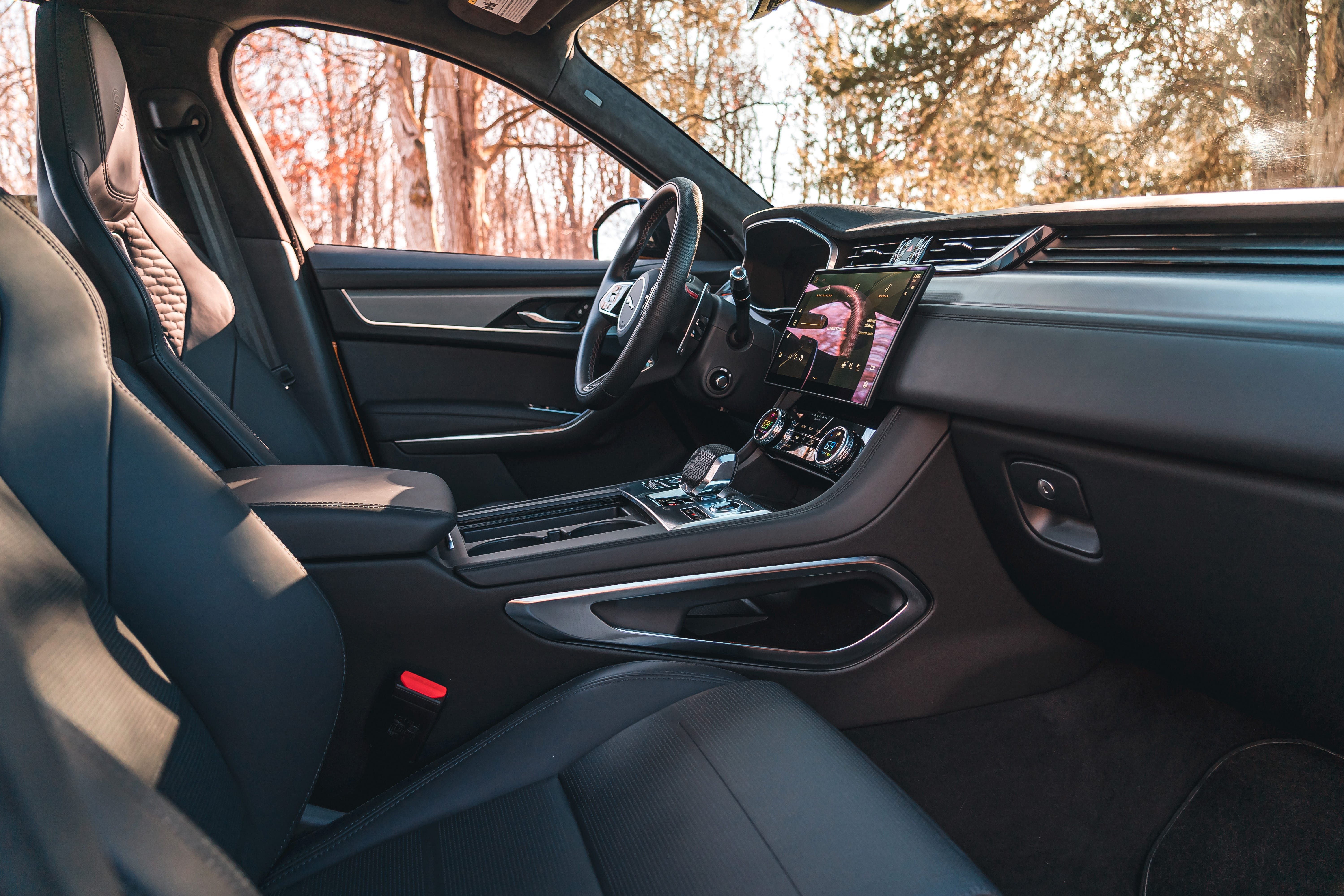 F-Pace SVR
