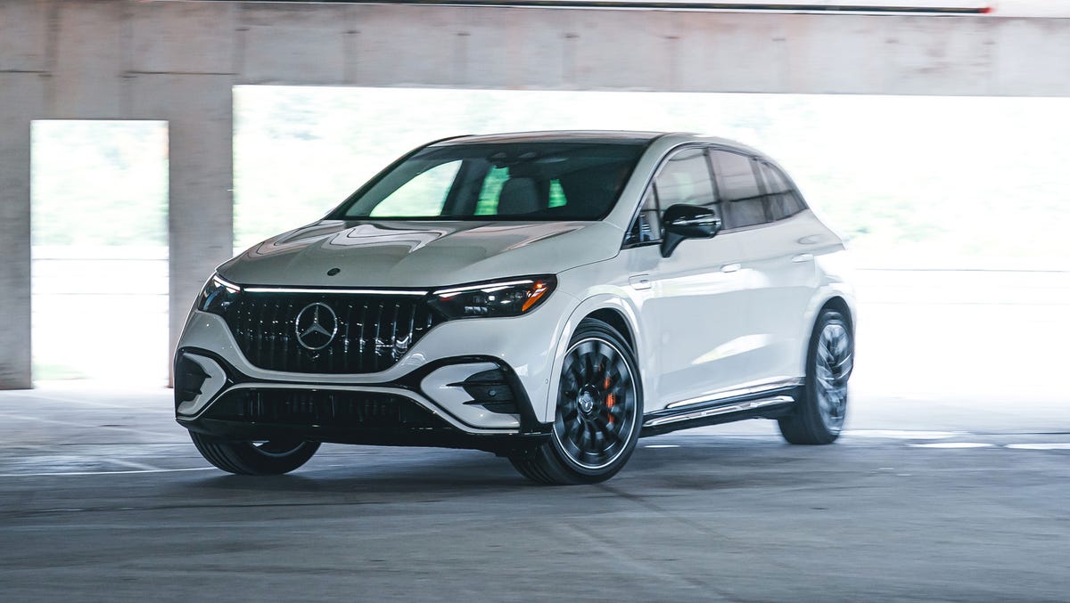EQE SUV photo