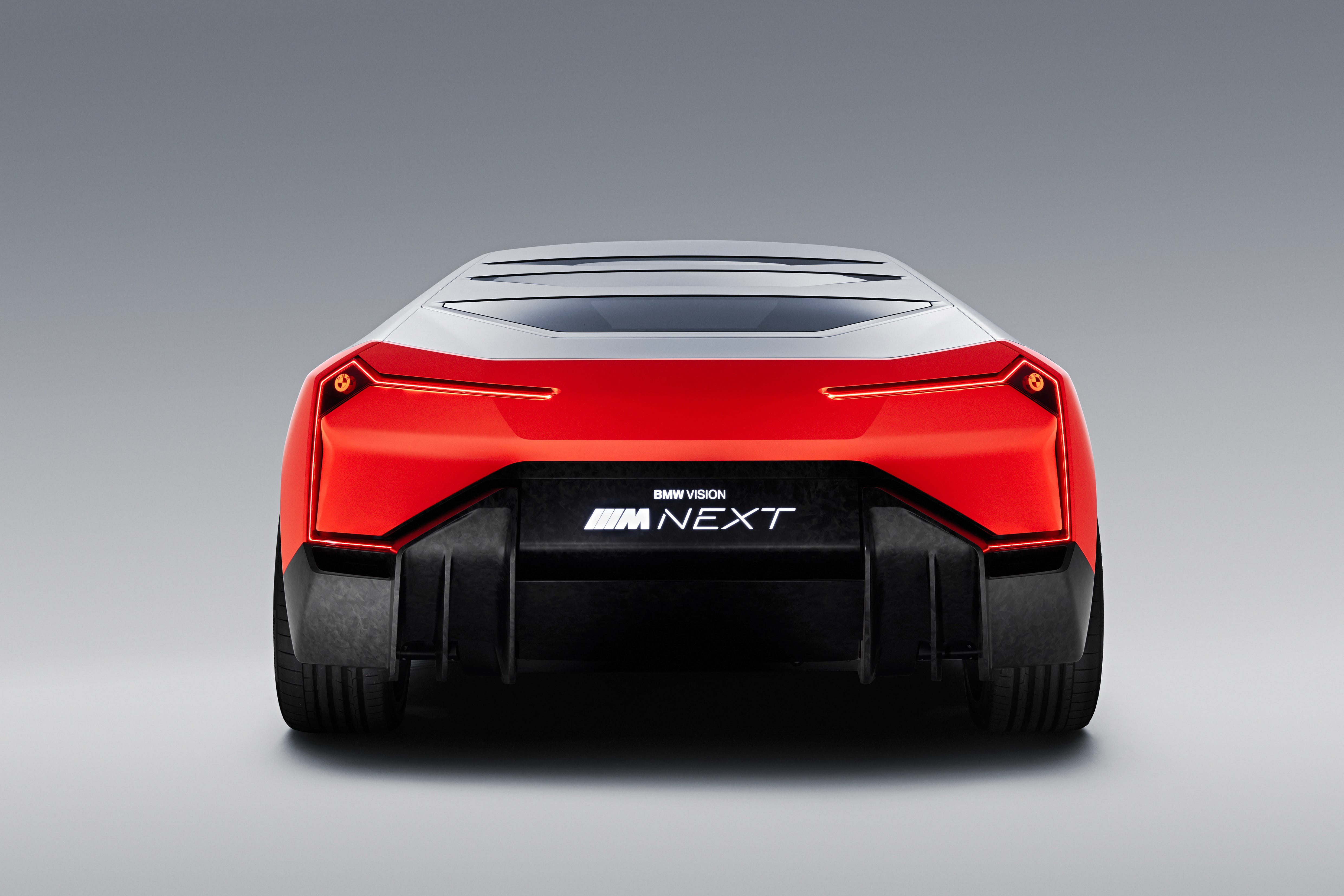 i8 M