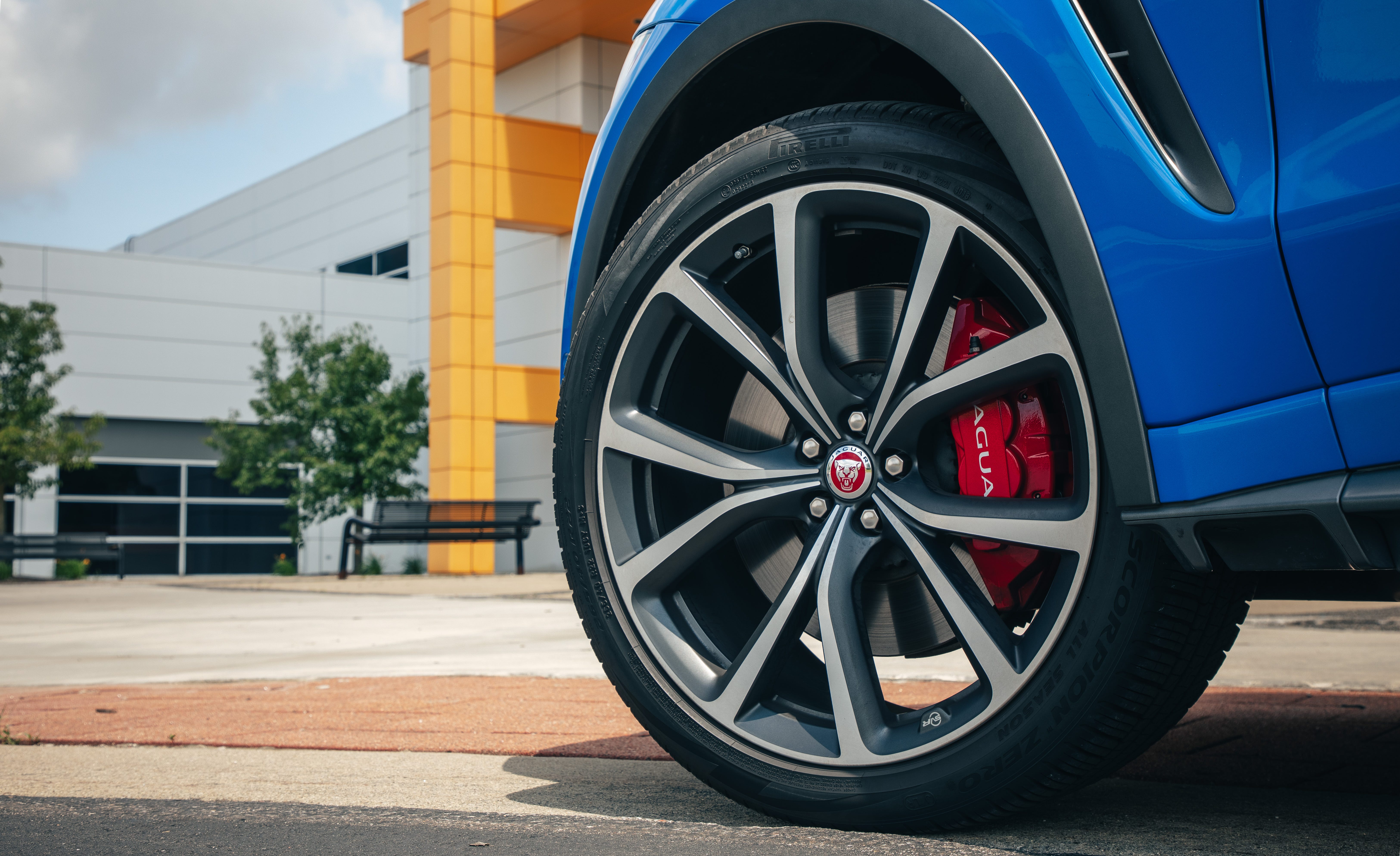 F-Pace SVR