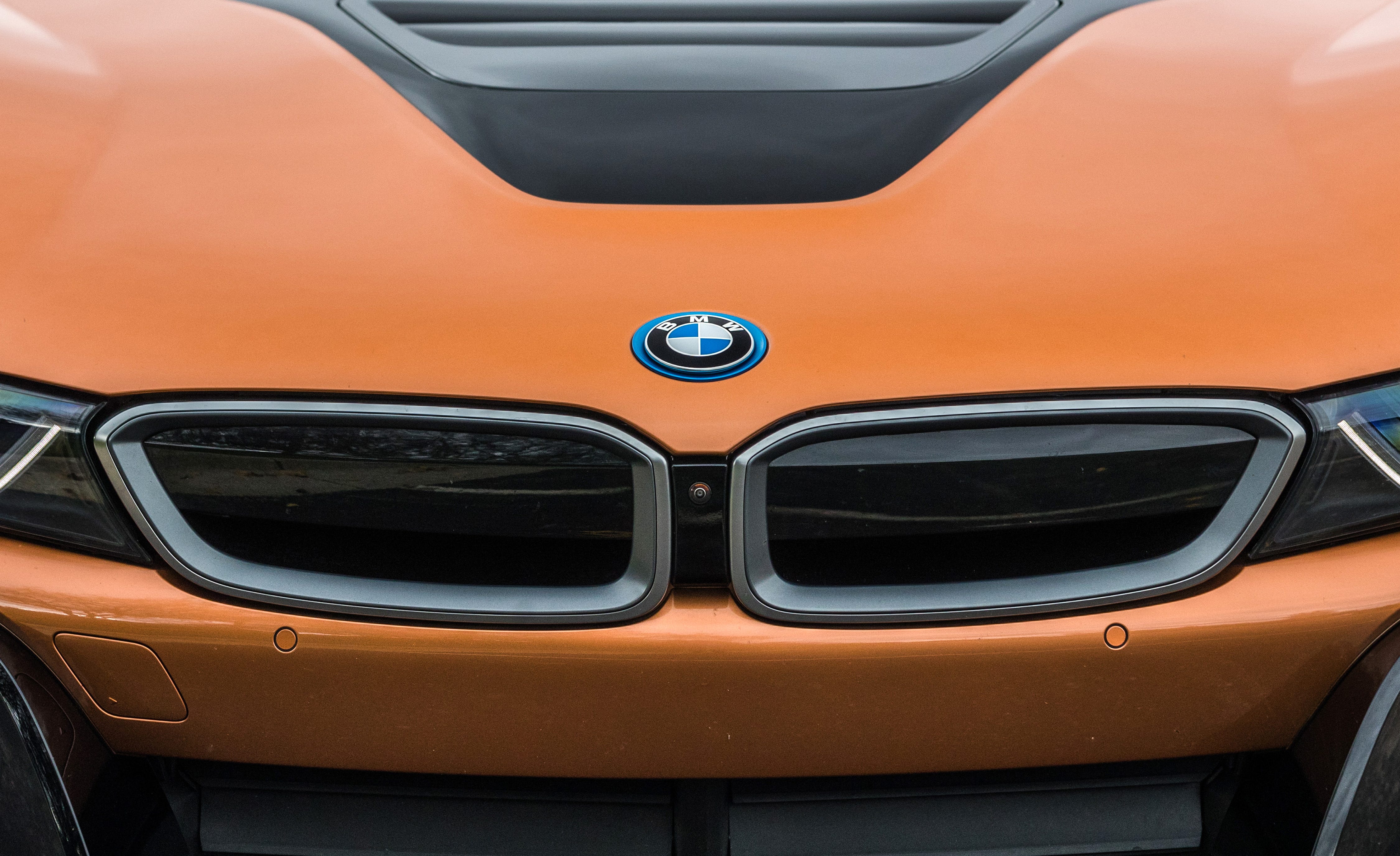 i8