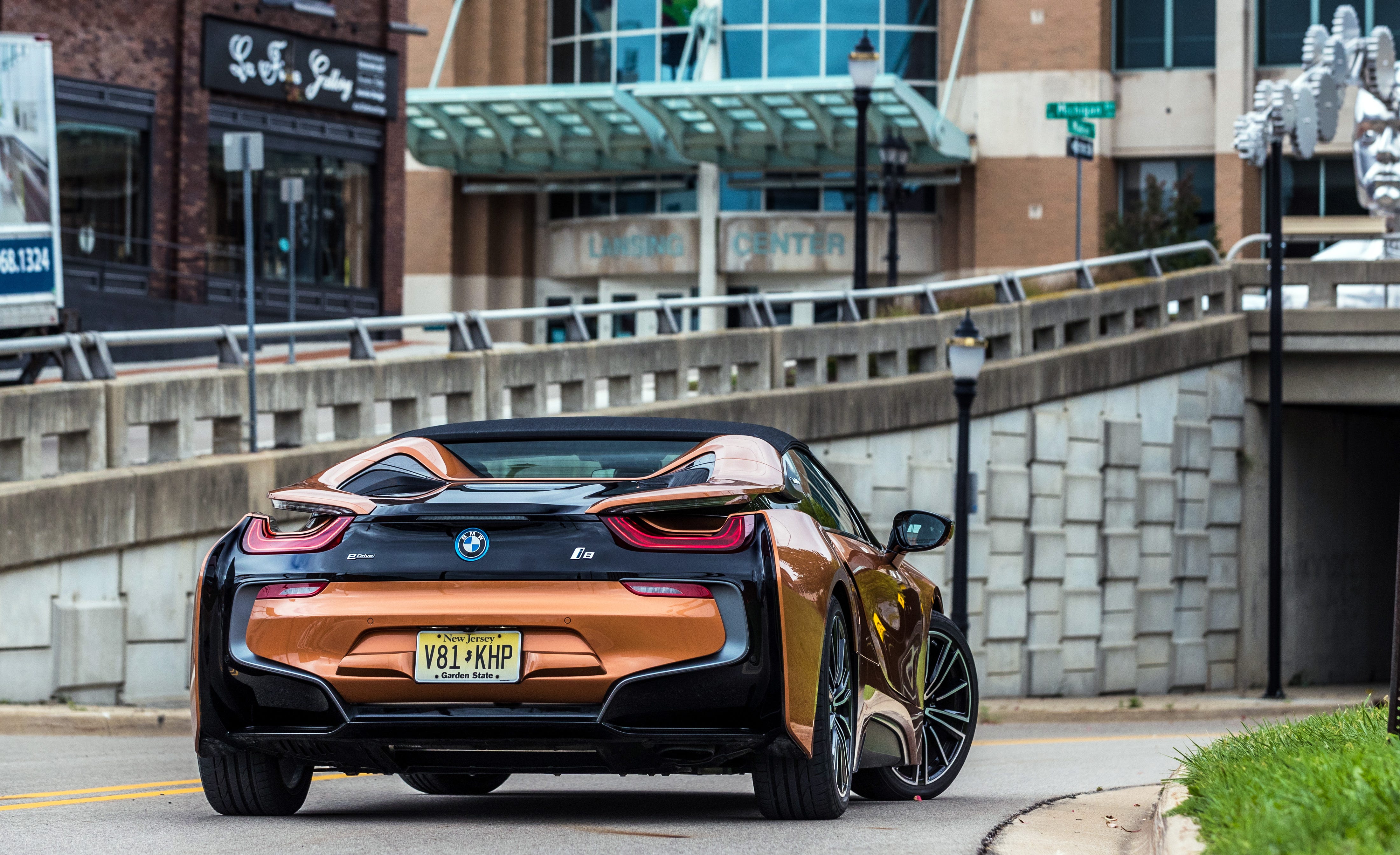 i8