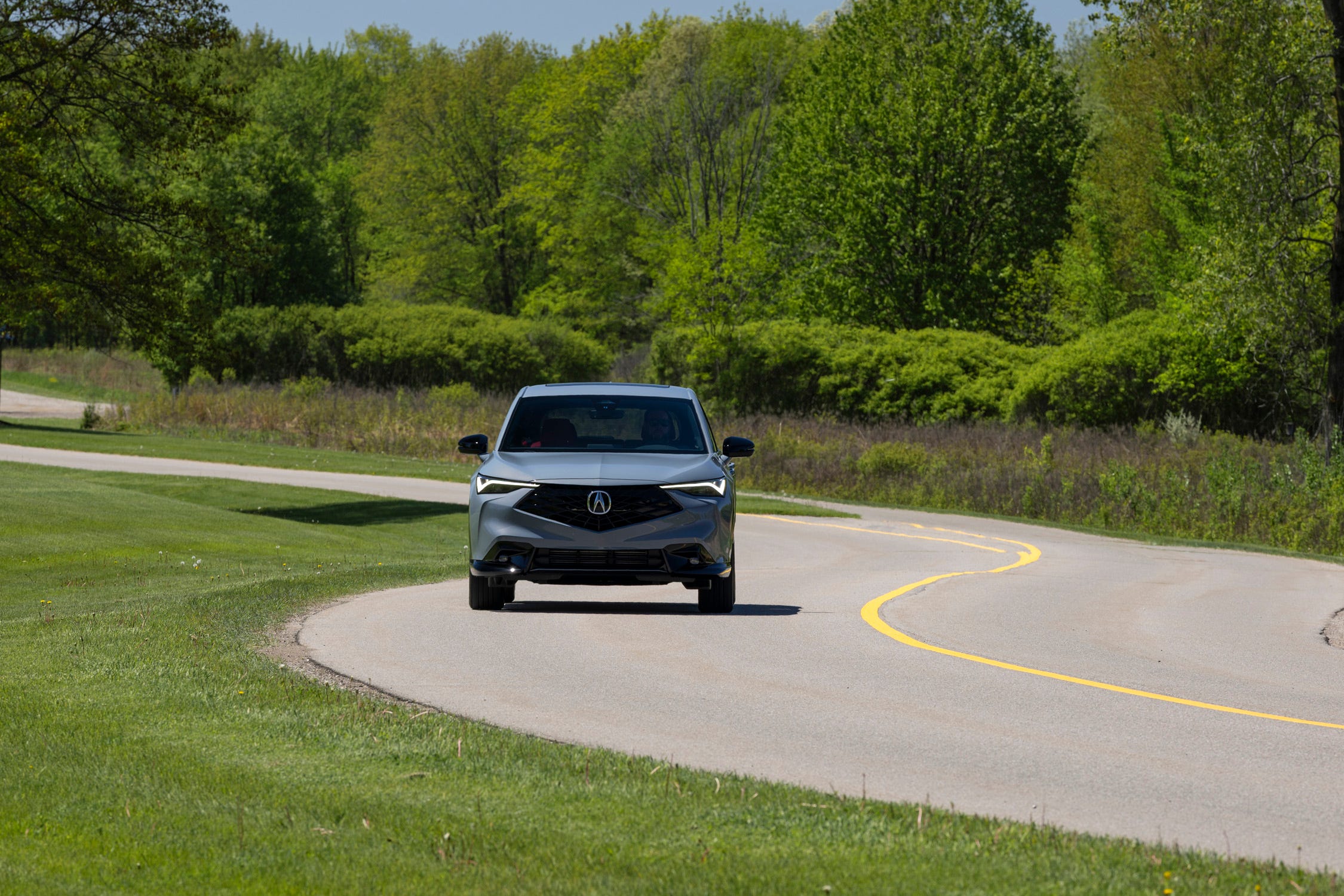 EPA fuel economy is 26/31 mpg city/highway with front-wheel drive and 25/30 mpg with all-wheel drive.