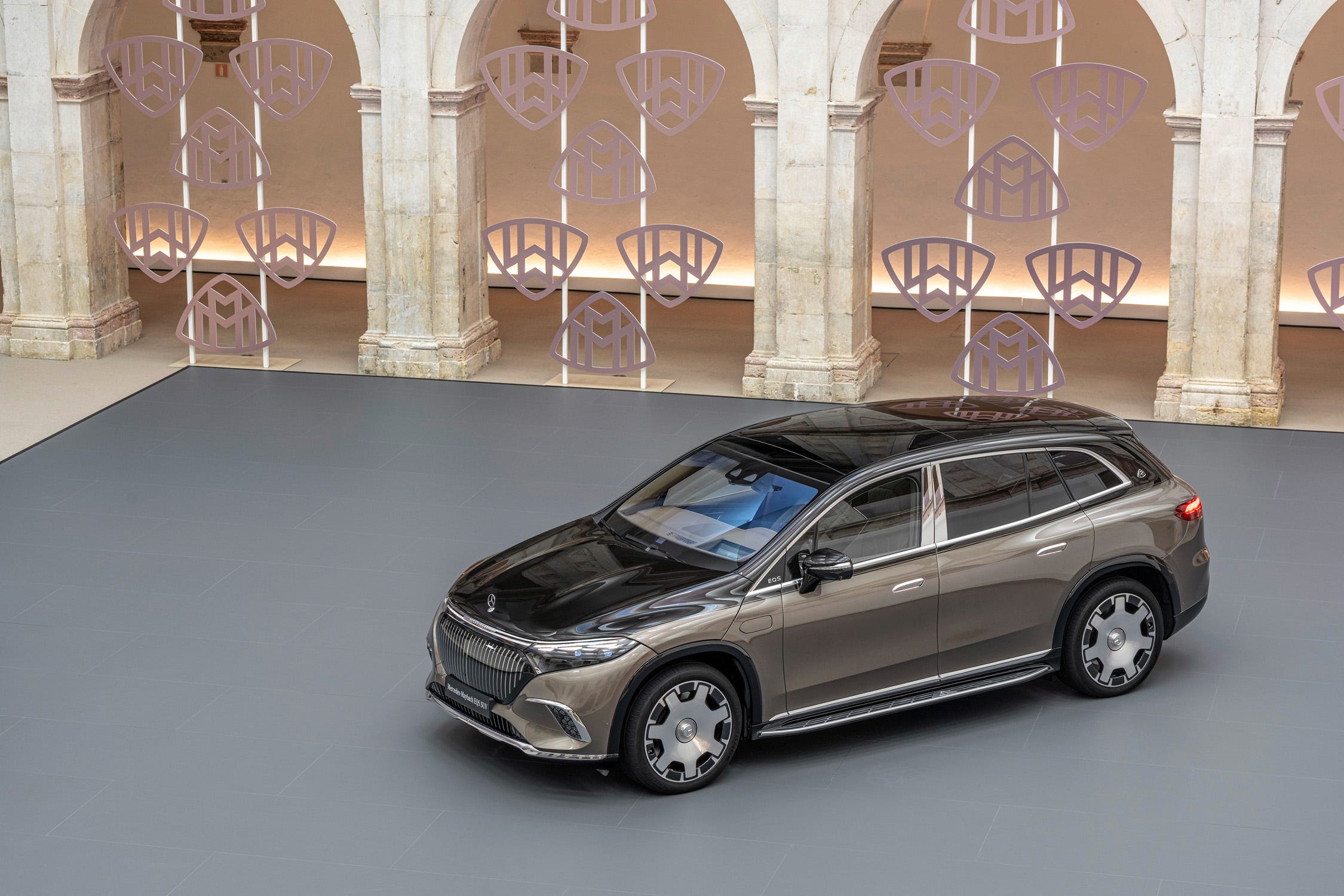 EQS SUV