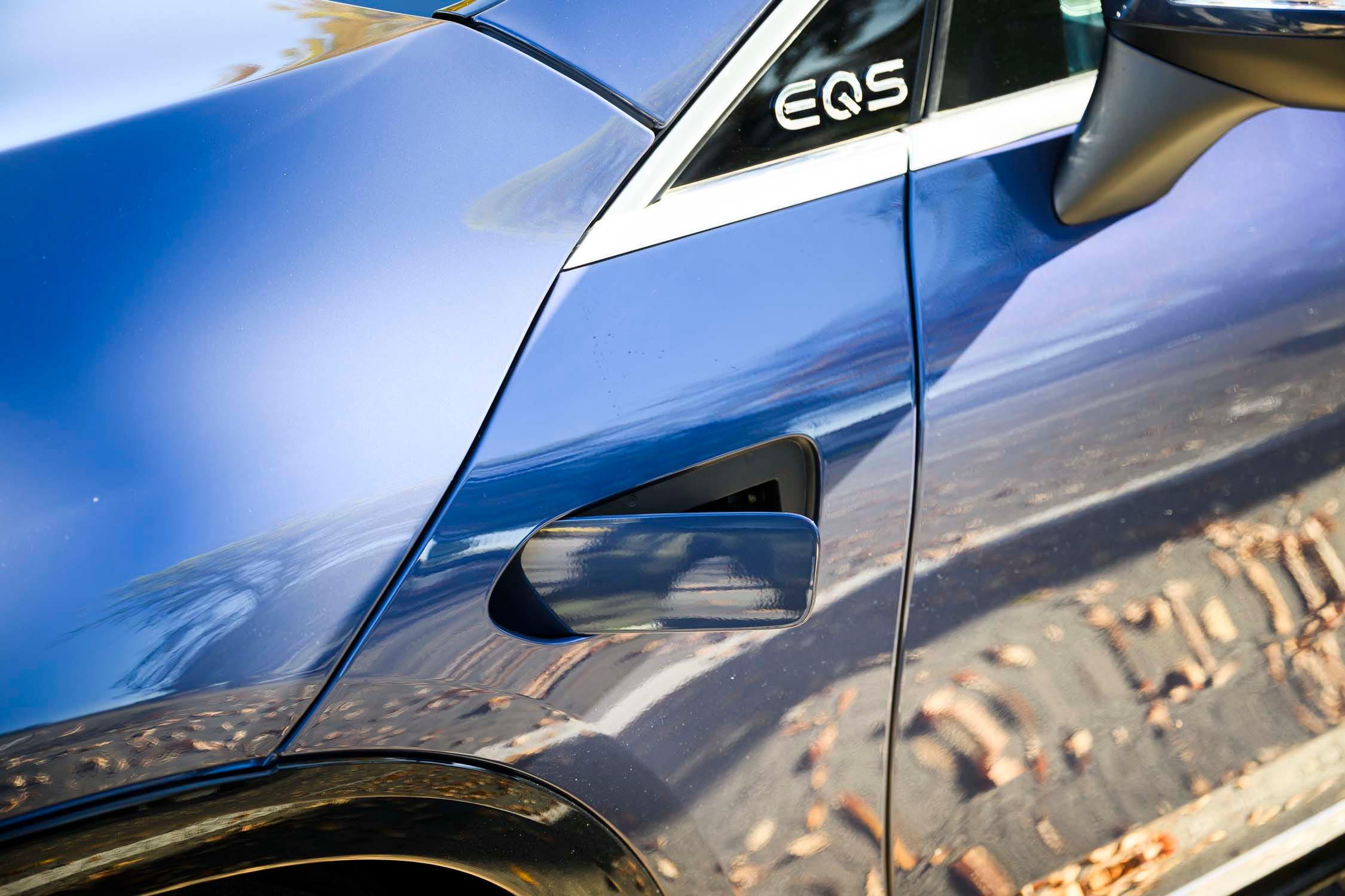 EQS SUV