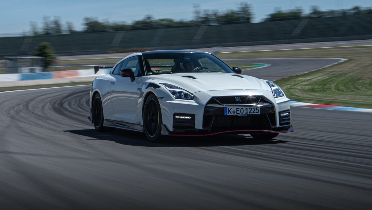 Nissan GT-R