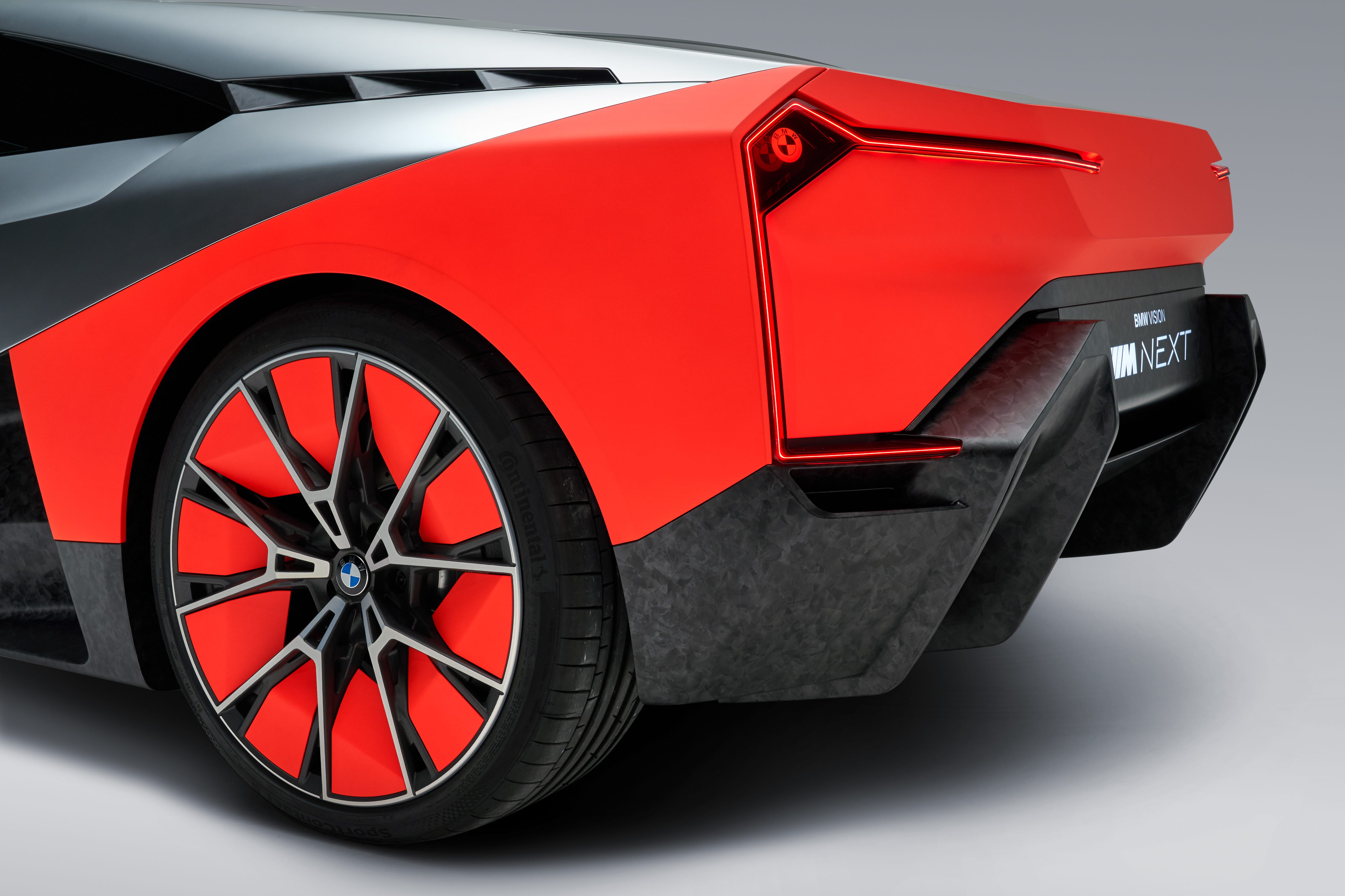 i8 M
