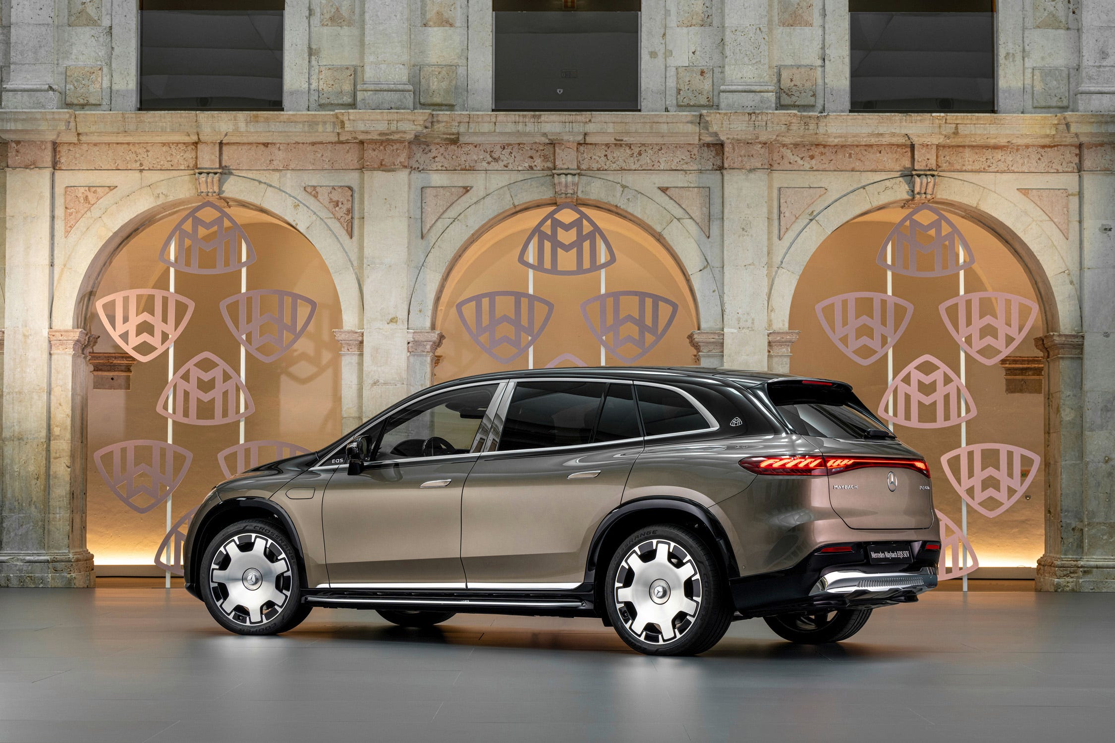 EQS SUV