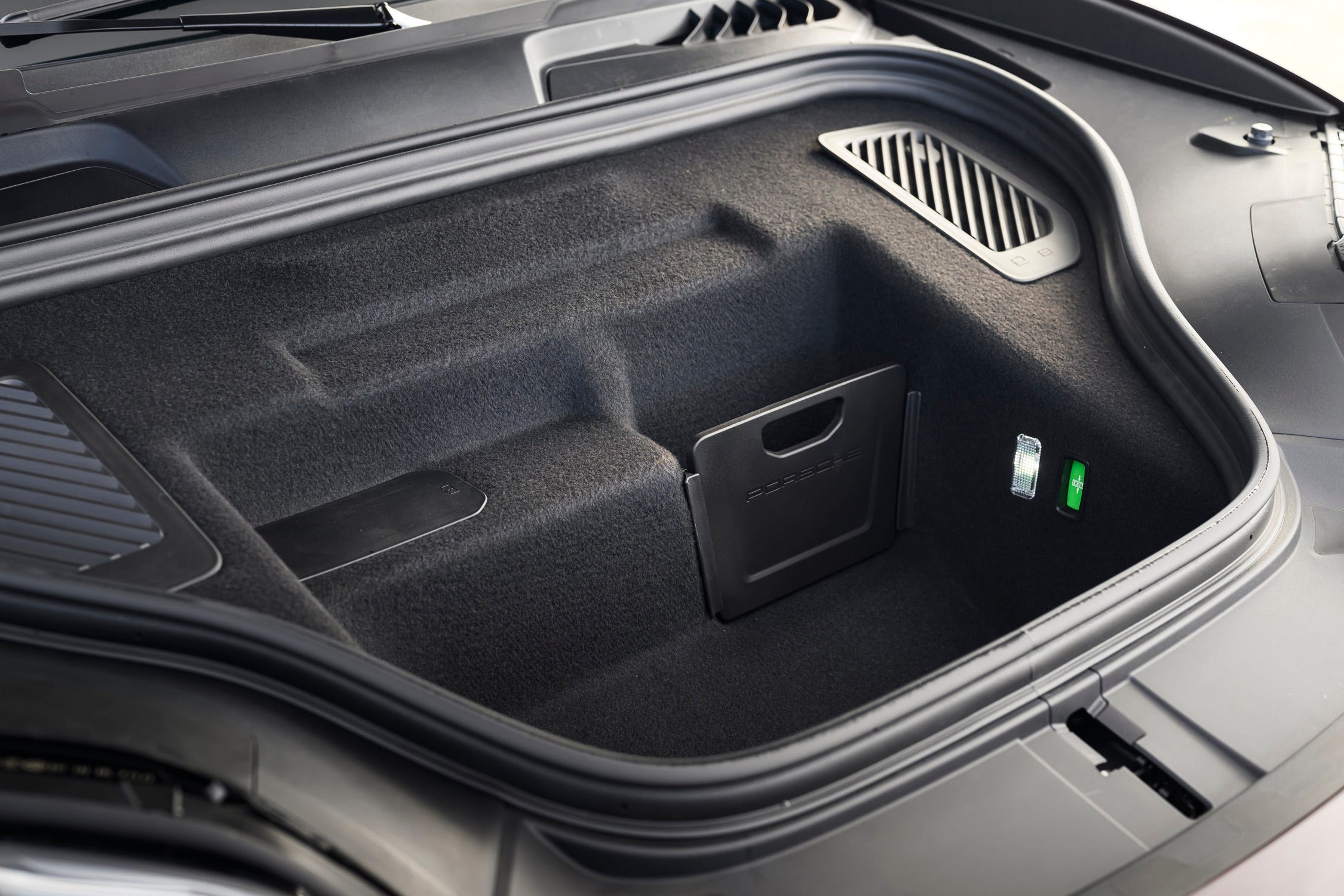 Macan Electric