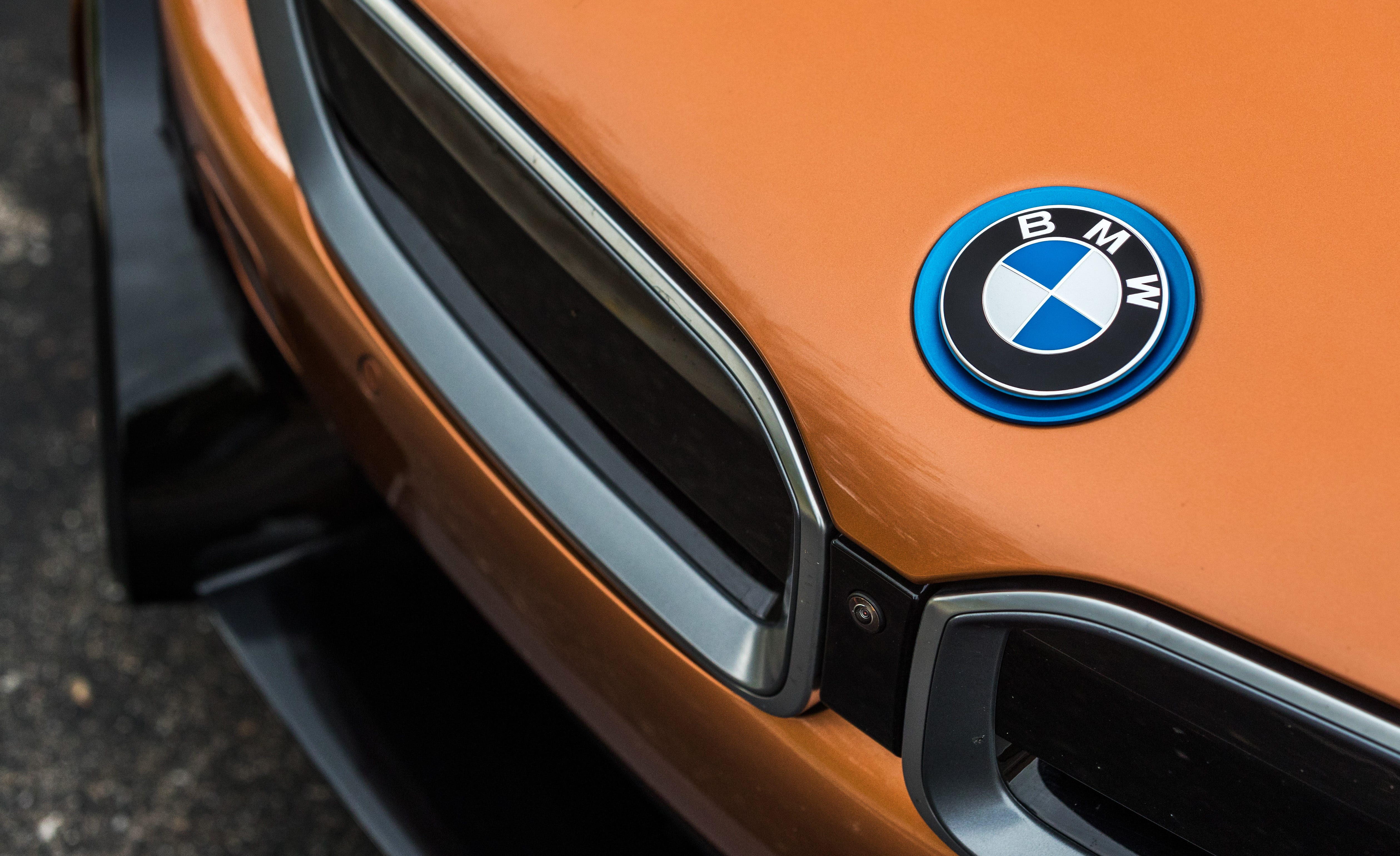 i8