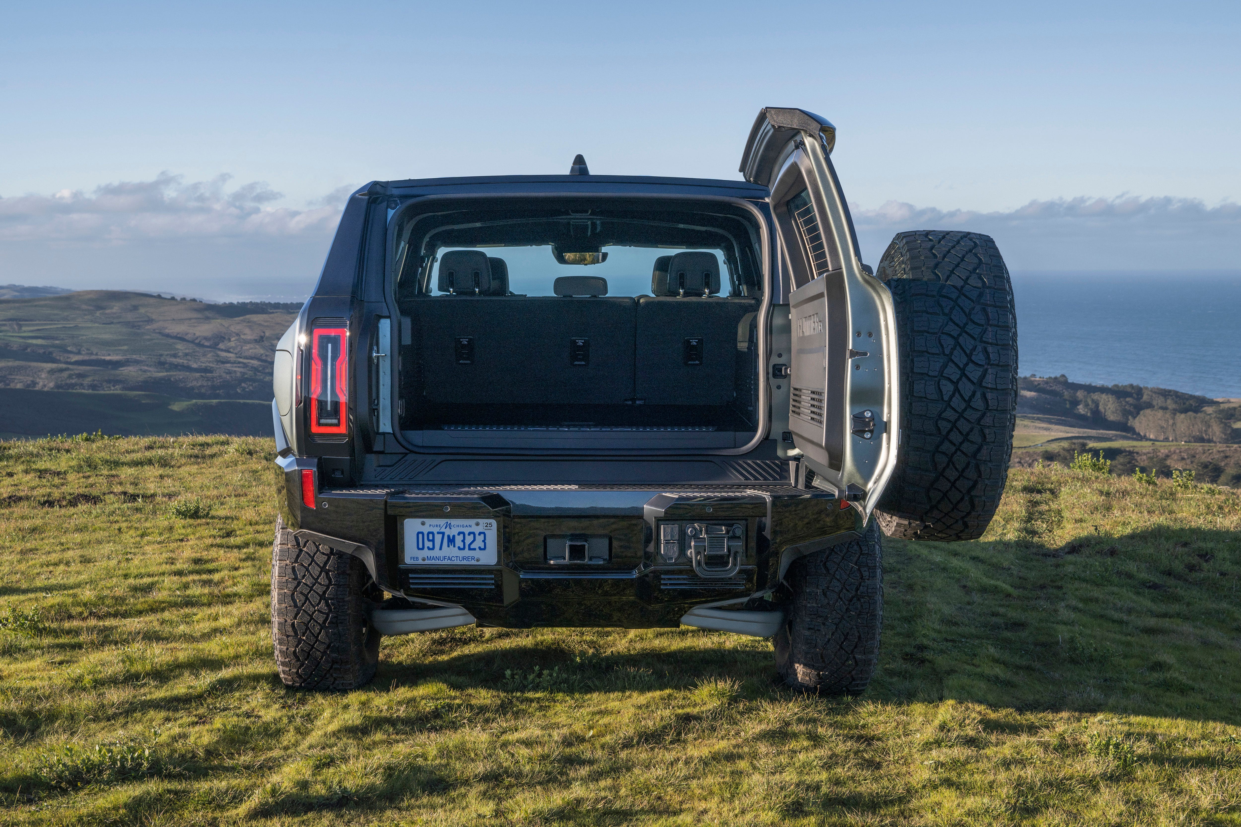 Hummer EV SUV