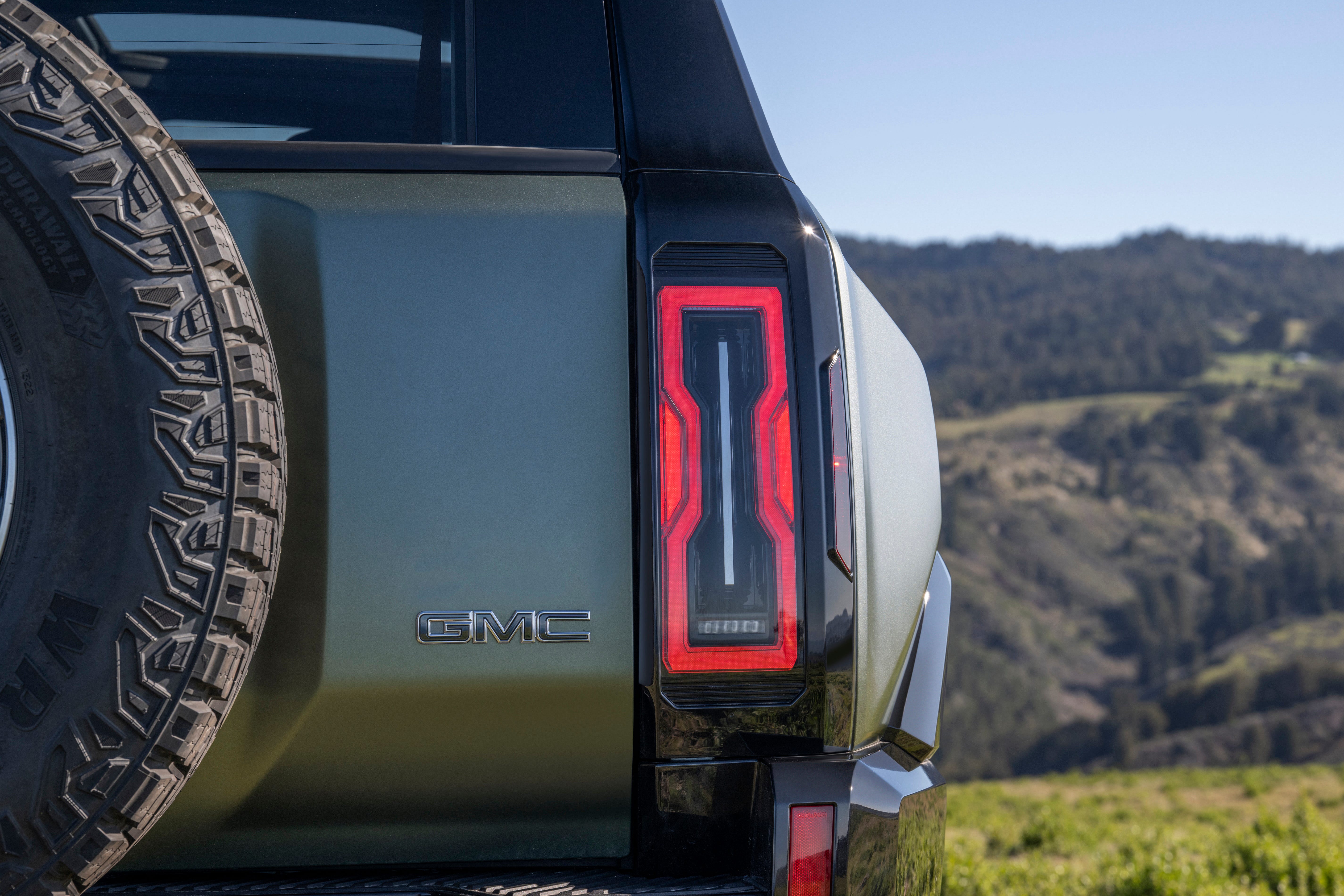 Hummer EV SUV