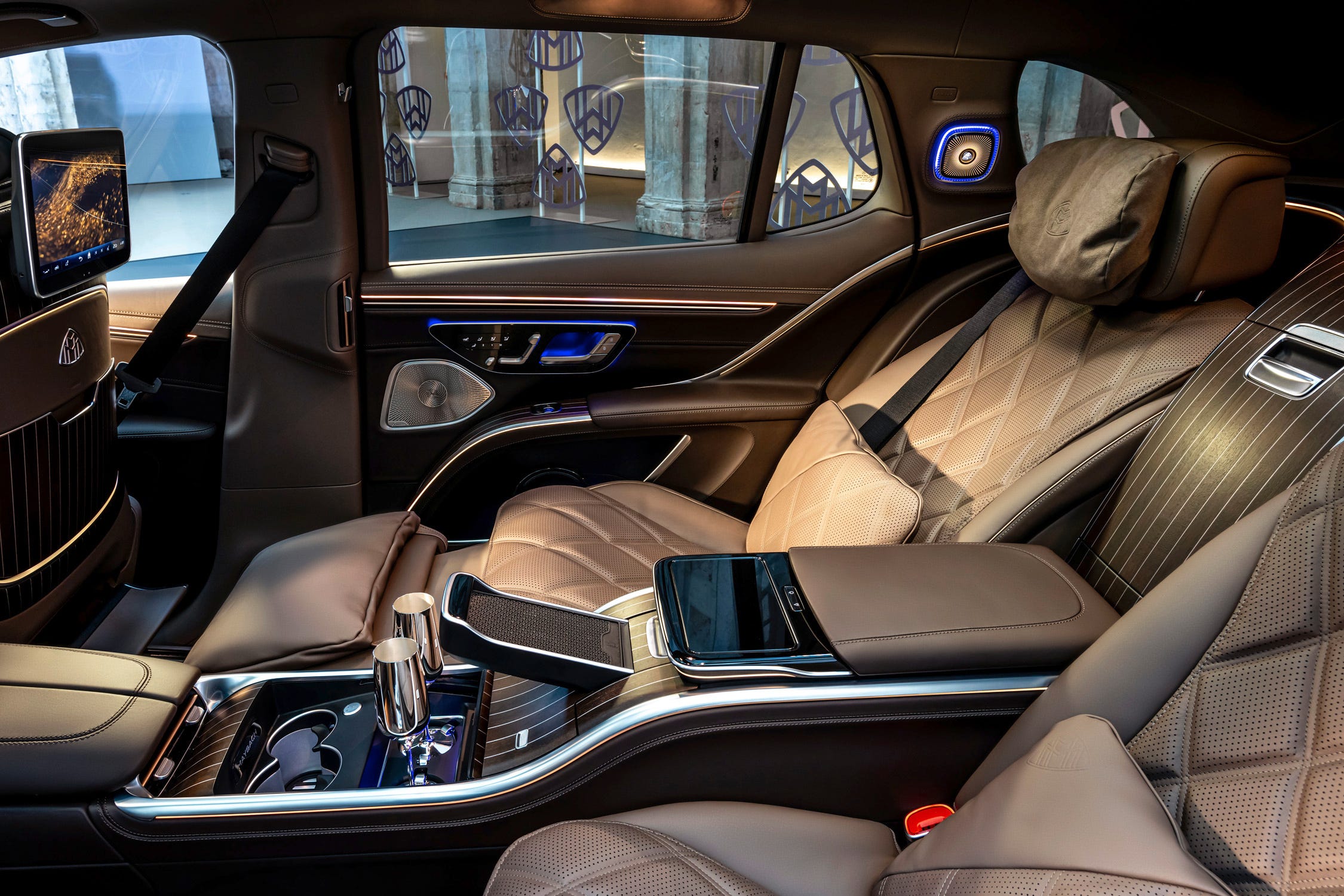 EQS SUV
