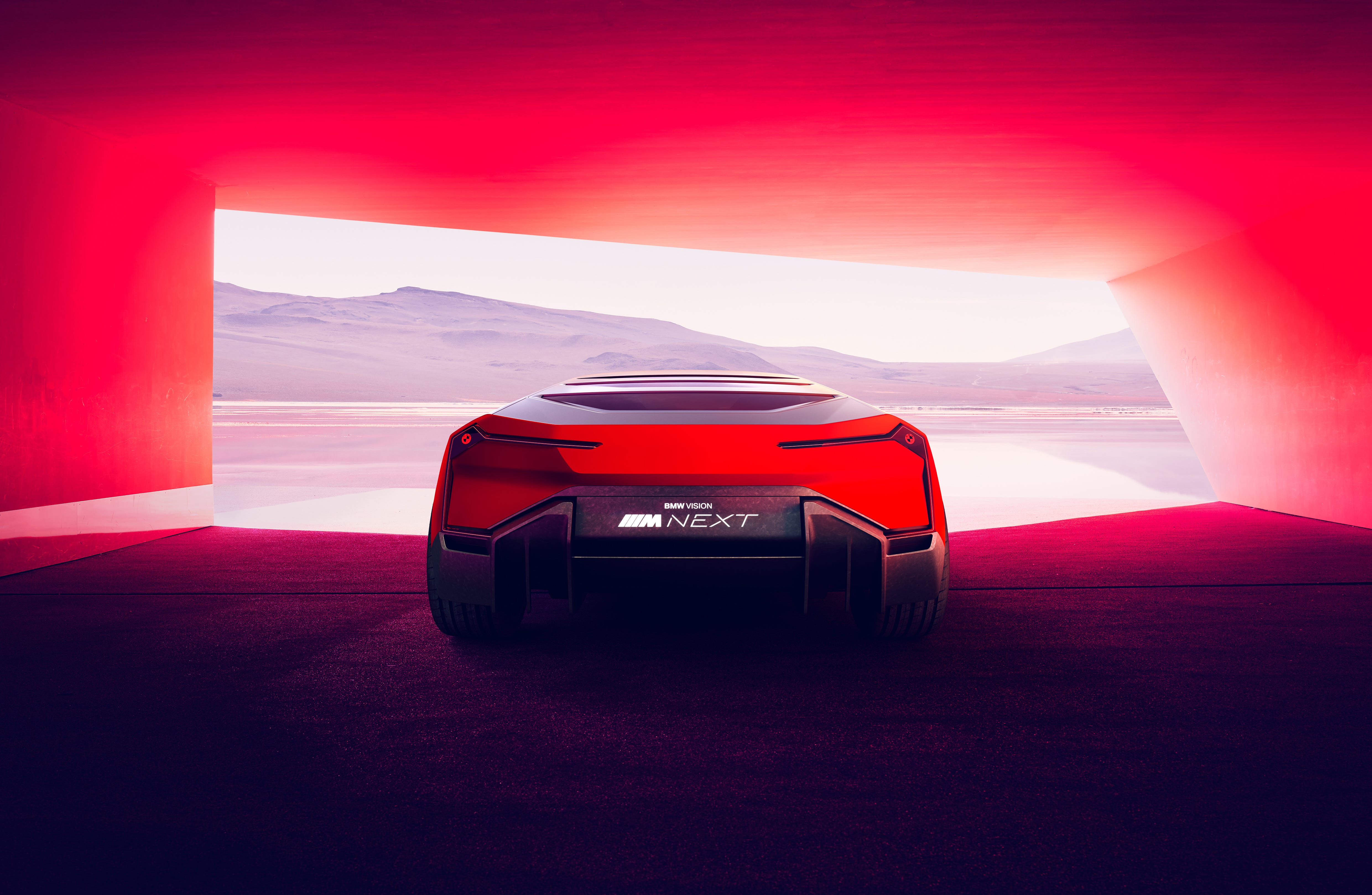 i8 M