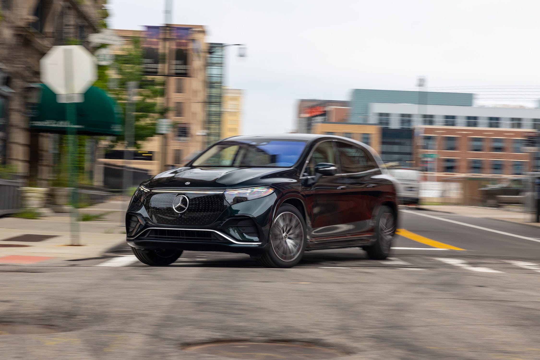 Mercedes-Benz EQS400 SUV Tested: More for Less