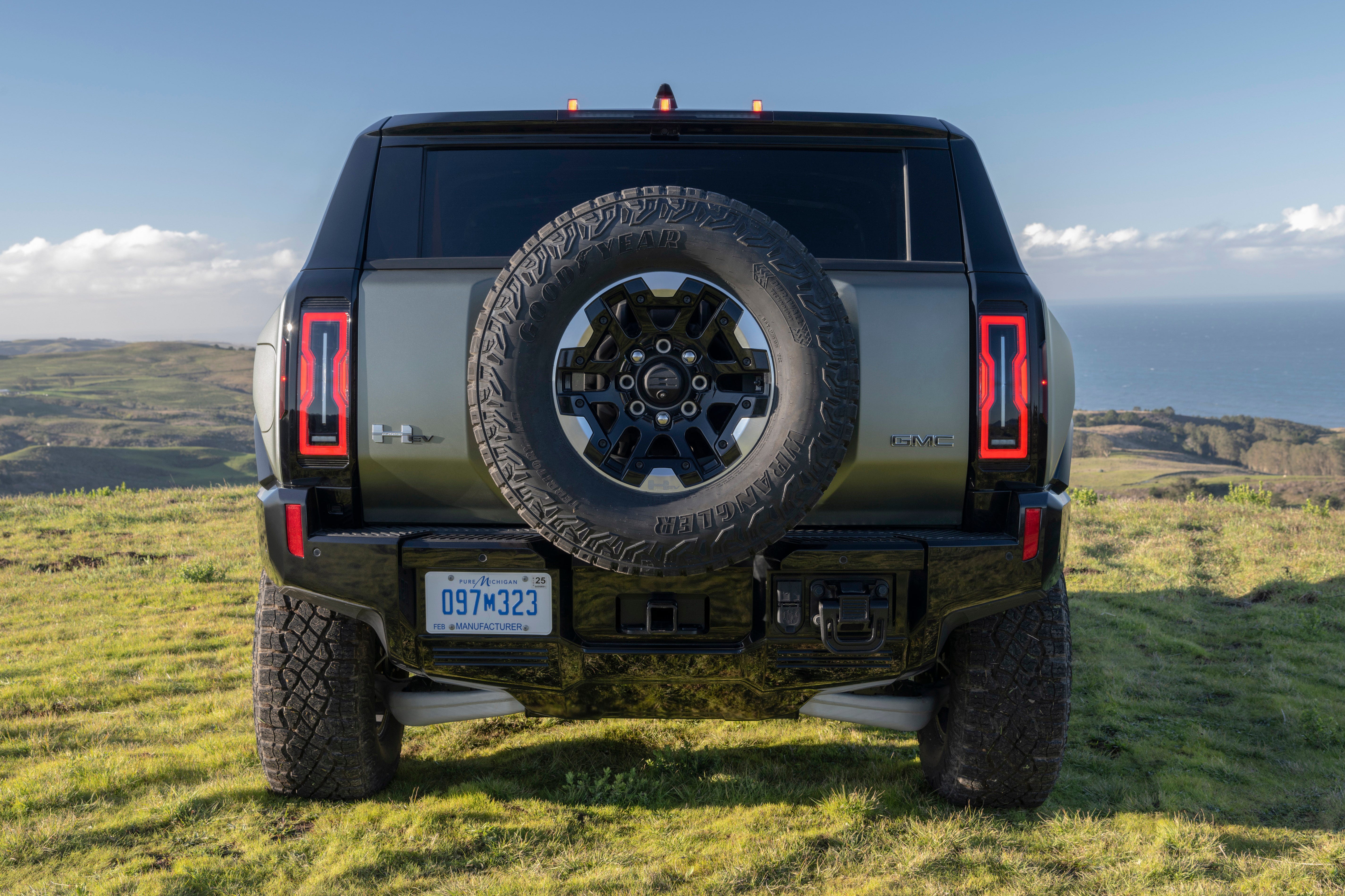 Hummer EV SUV
