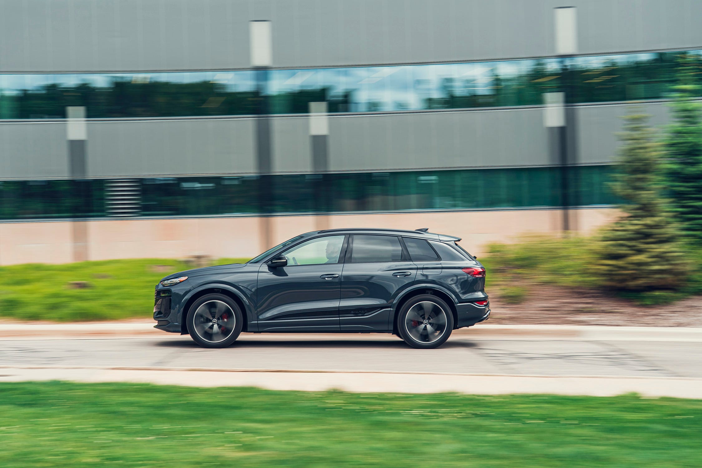 SQ6 e-tron