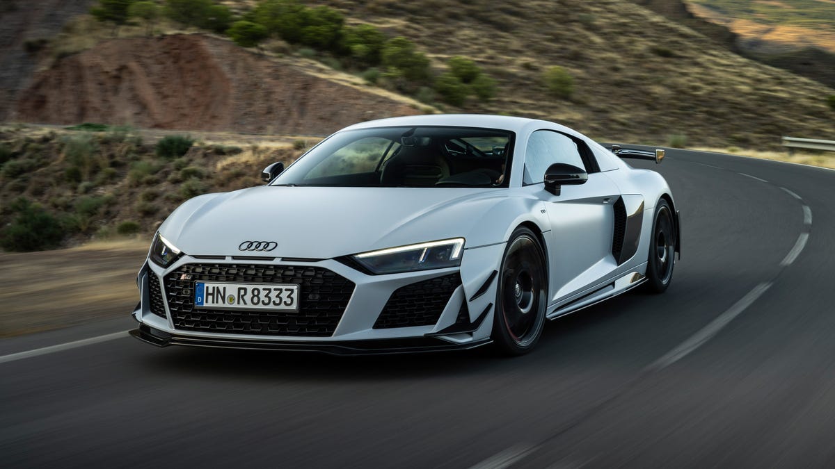 R8 photo