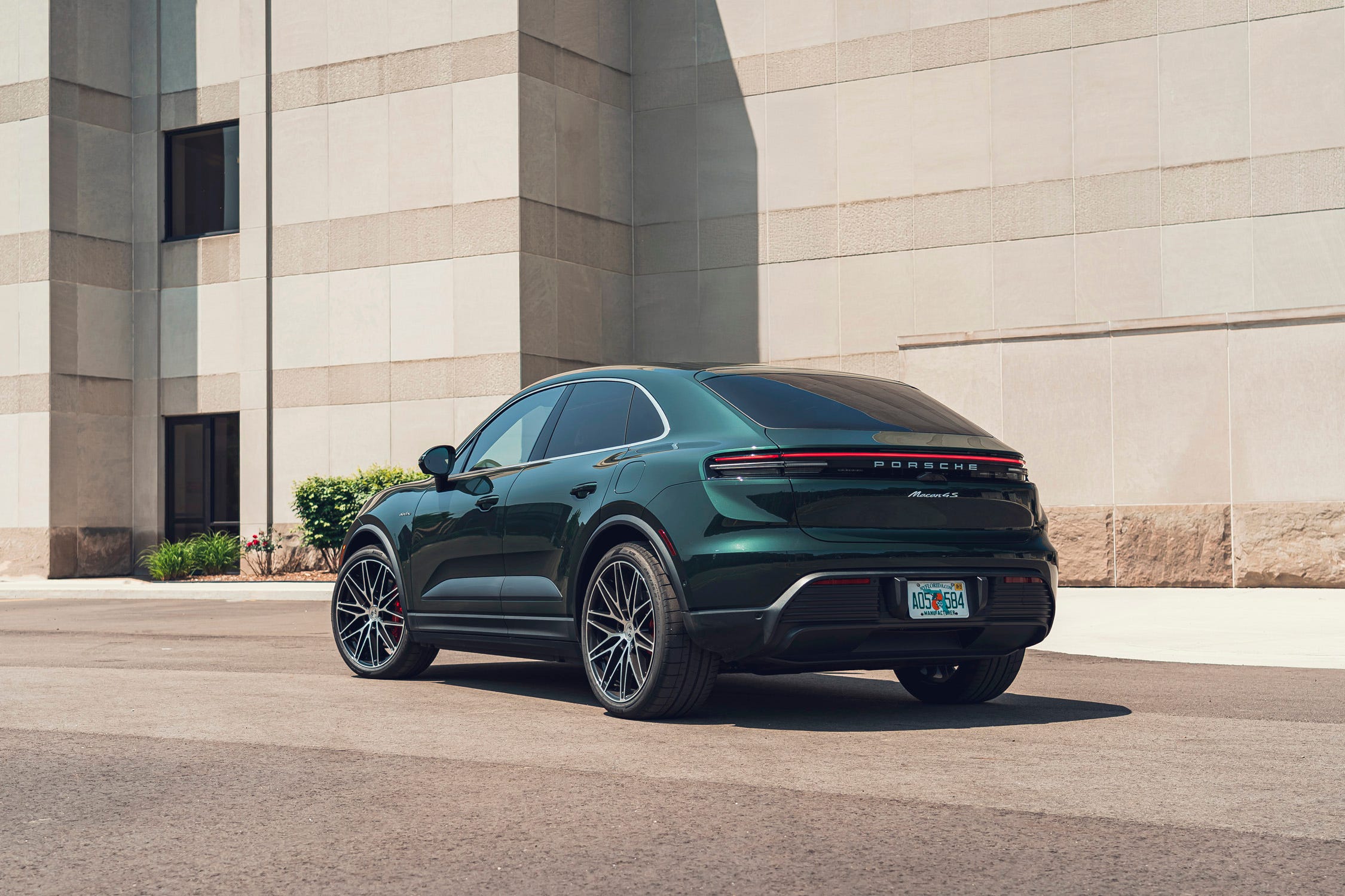 Macan Electric