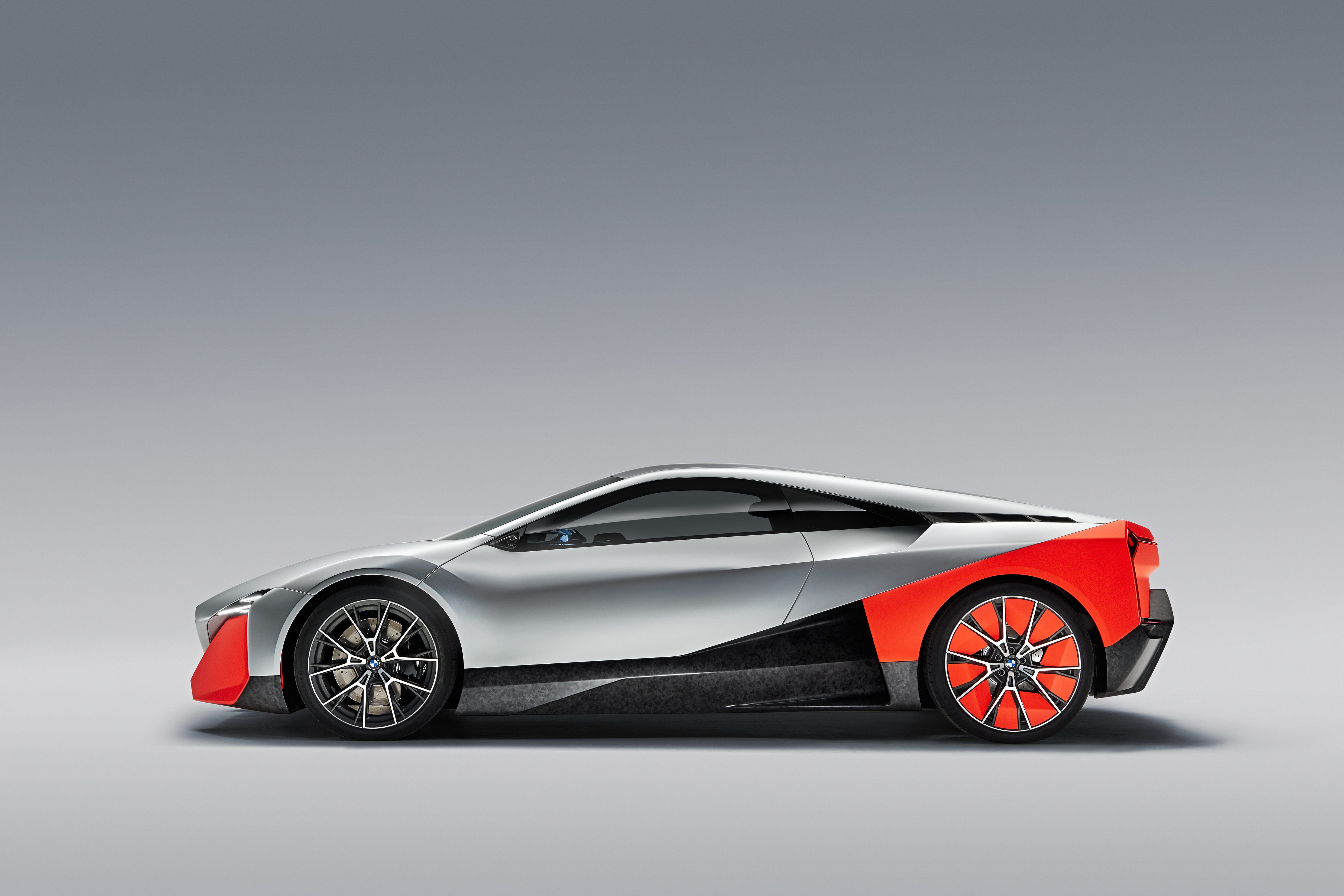 i8 M